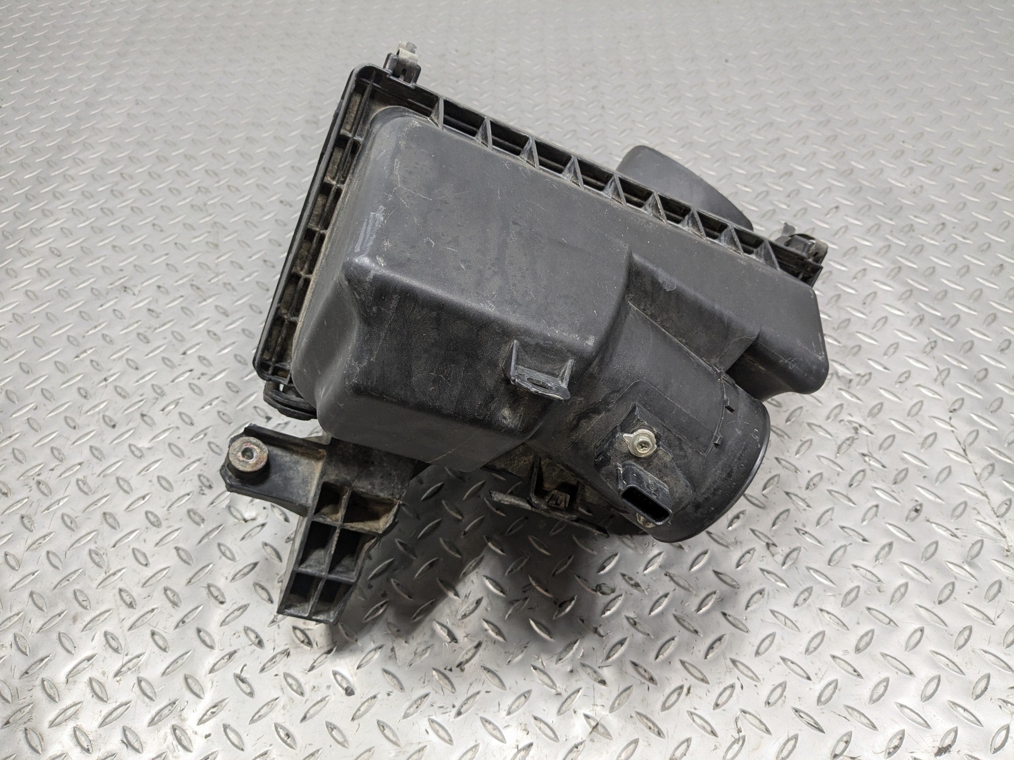 2009 - 2011 OEM NISSAN MAXIMA AIR CLEANER INTAKE HOUSING FILTER BOX ASSEMBLY