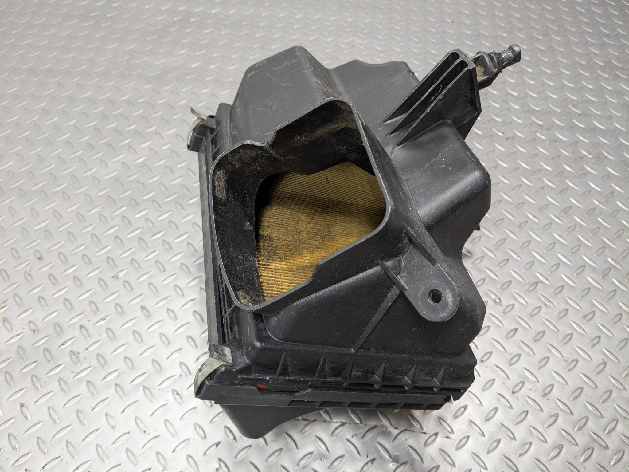 2009 - 2011 OEM NISSAN MAXIMA AIR CLEANER INTAKE HOUSING FILTER BOX ASSEMBLY