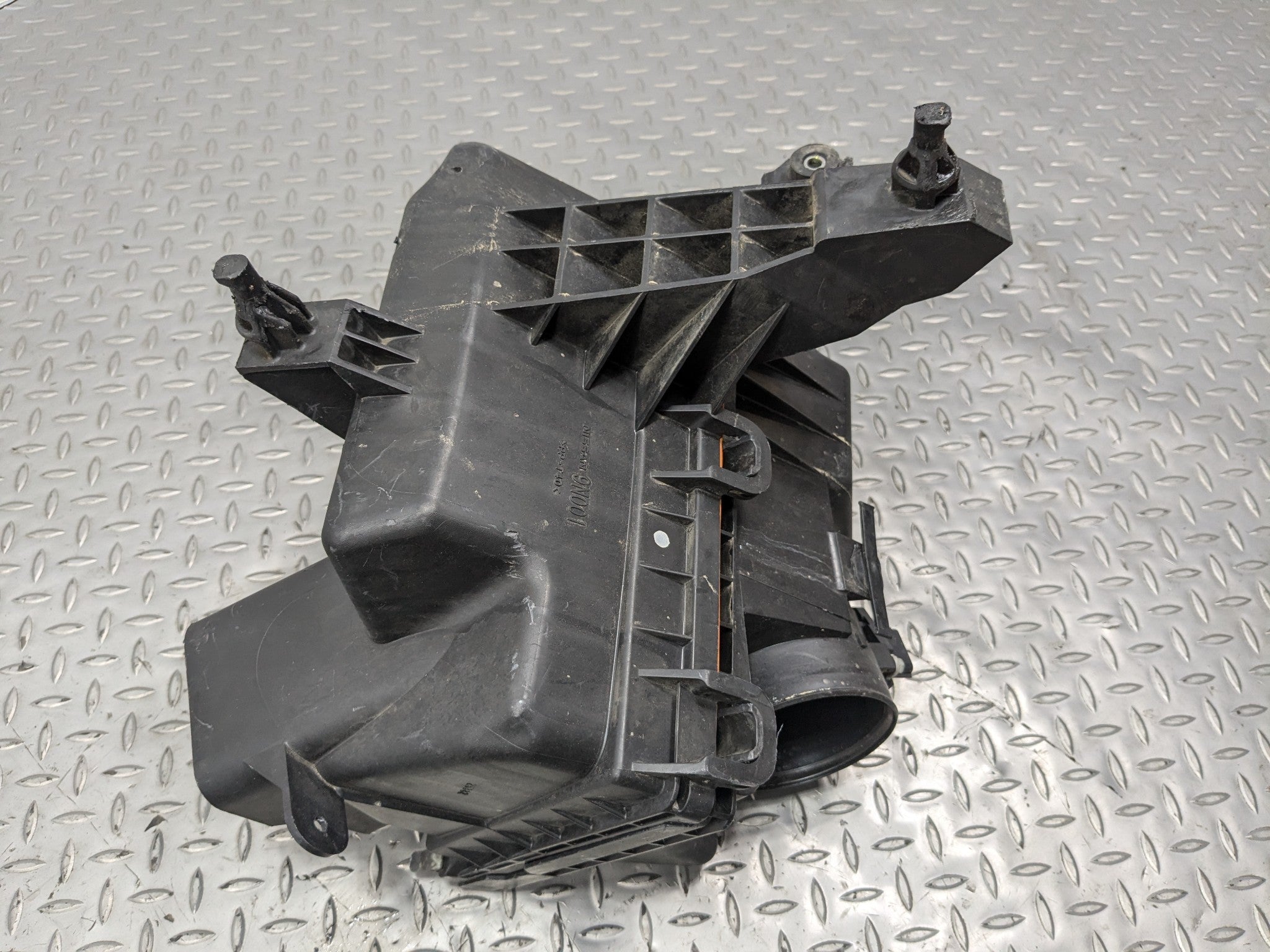 2009 - 2011 OEM NISSAN MAXIMA AIR CLEANER INTAKE HOUSING FILTER BOX ASSEMBLY