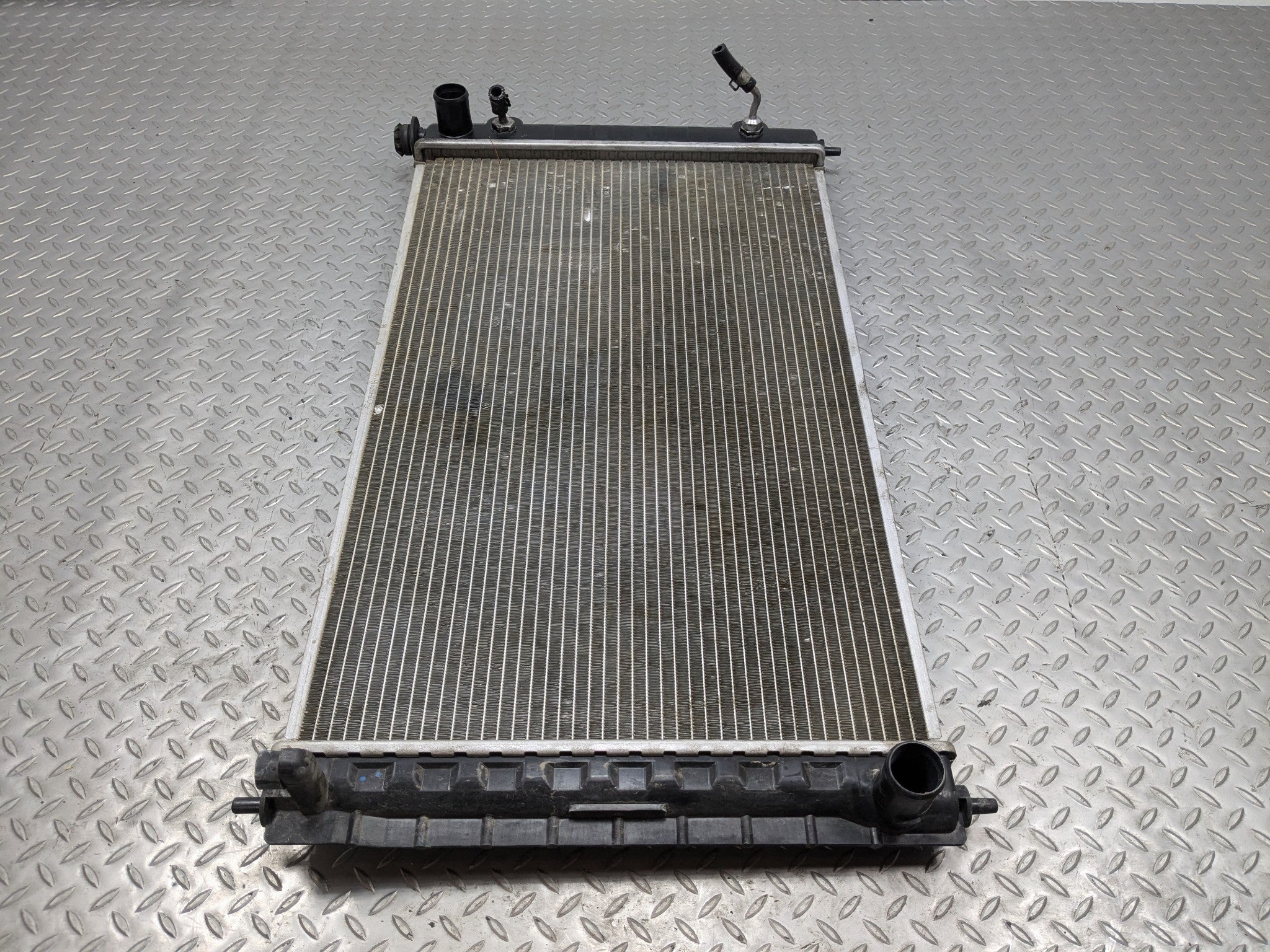 2009 - 2011 OEM NISSAN MAXIMA ENGINE MOTOR COOLING RADIATOR ASSEMBLY