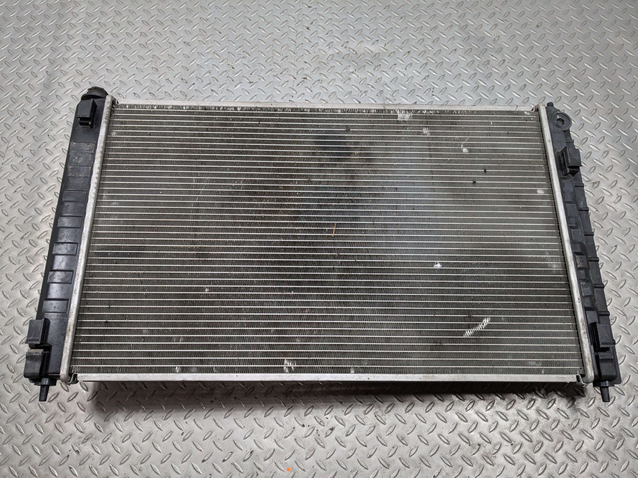 2009 - 2011 OEM NISSAN MAXIMA ENGINE MOTOR COOLING RADIATOR ASSEMBLY