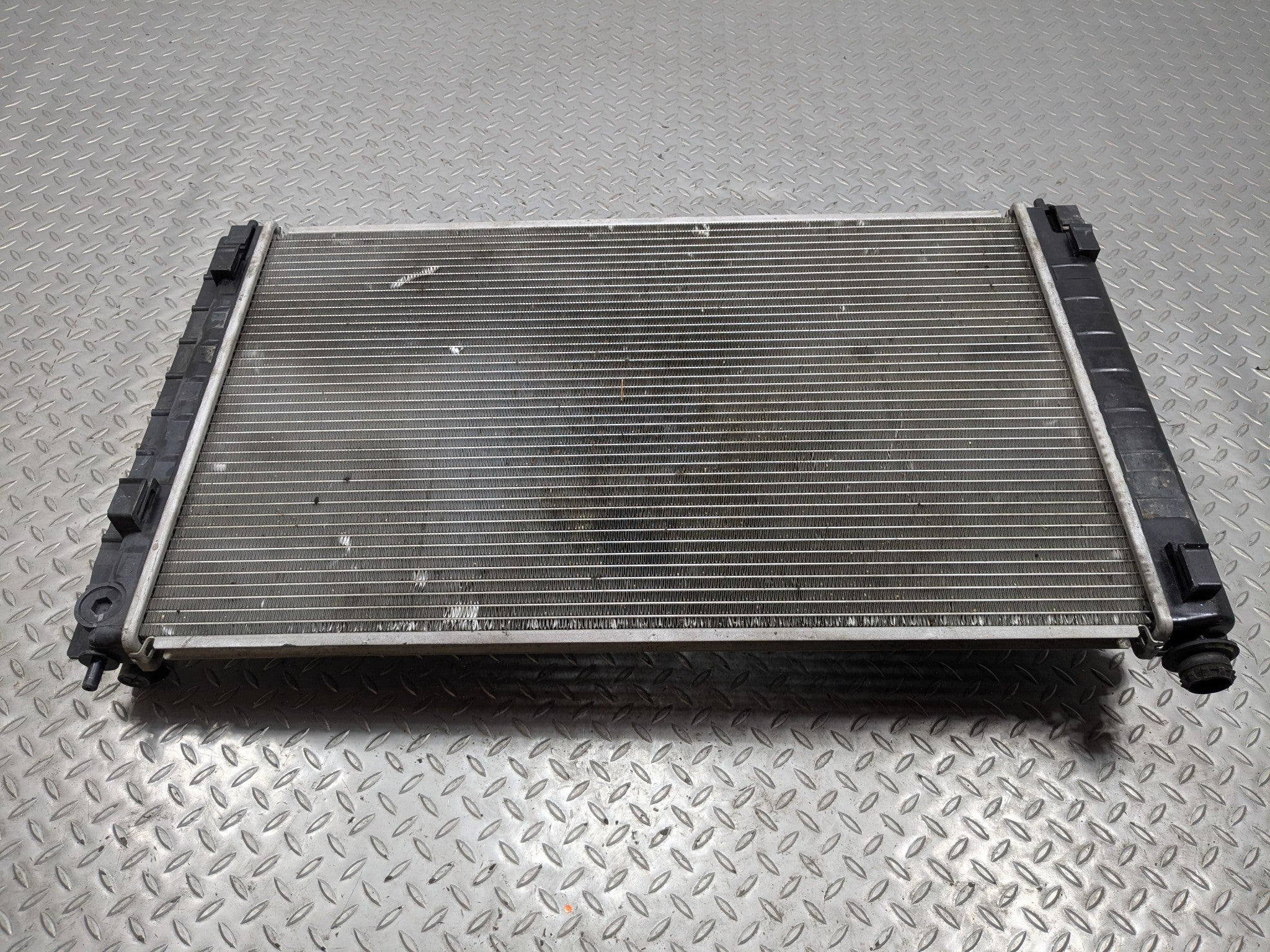 2009 - 2011 OEM NISSAN MAXIMA ENGINE MOTOR COOLING RADIATOR ASSEMBLY