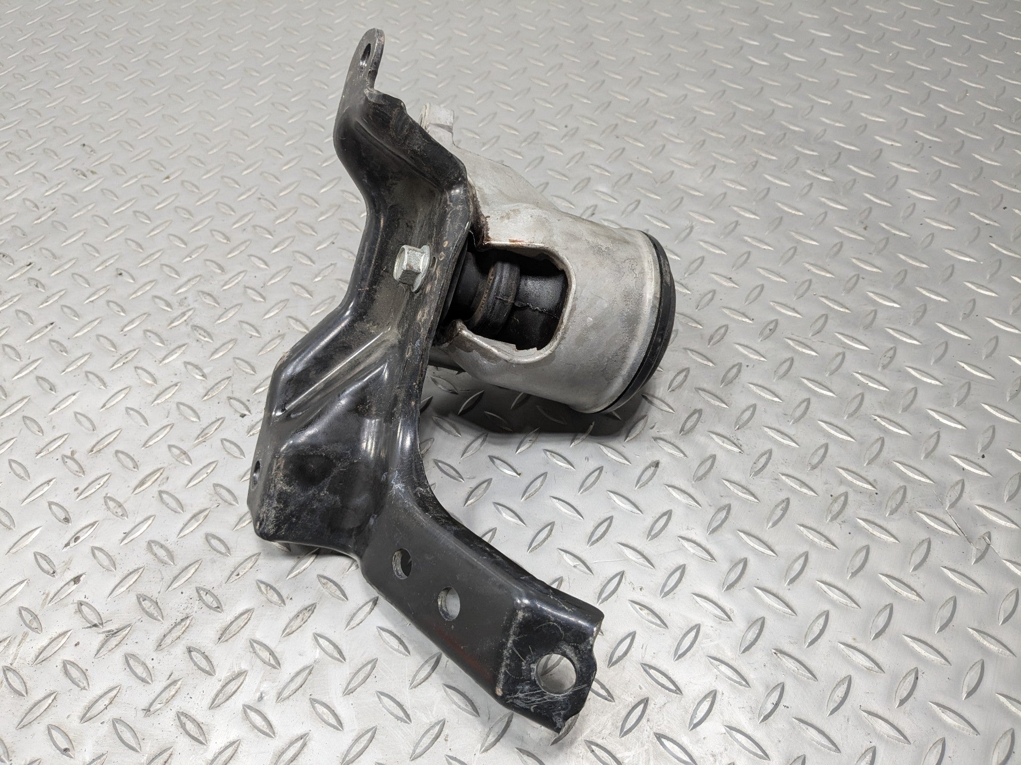 09 - 11 OEM NISSAN MAXIMA RIGHT PASSENGER SIDE ENGINE MOTOR MOUNT WITH BRACKET