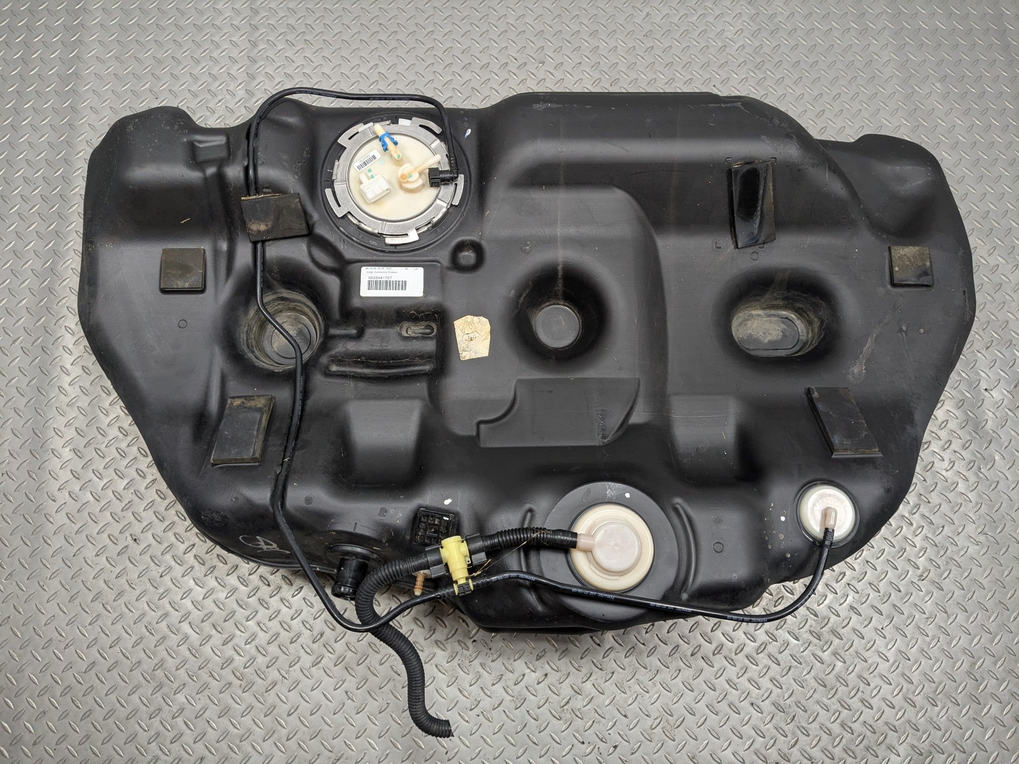 2009 - 2011 OEM NISSAN MAXIMA GASOLINE GAS FUEL TANK RESERVOIR ASSEMBLY