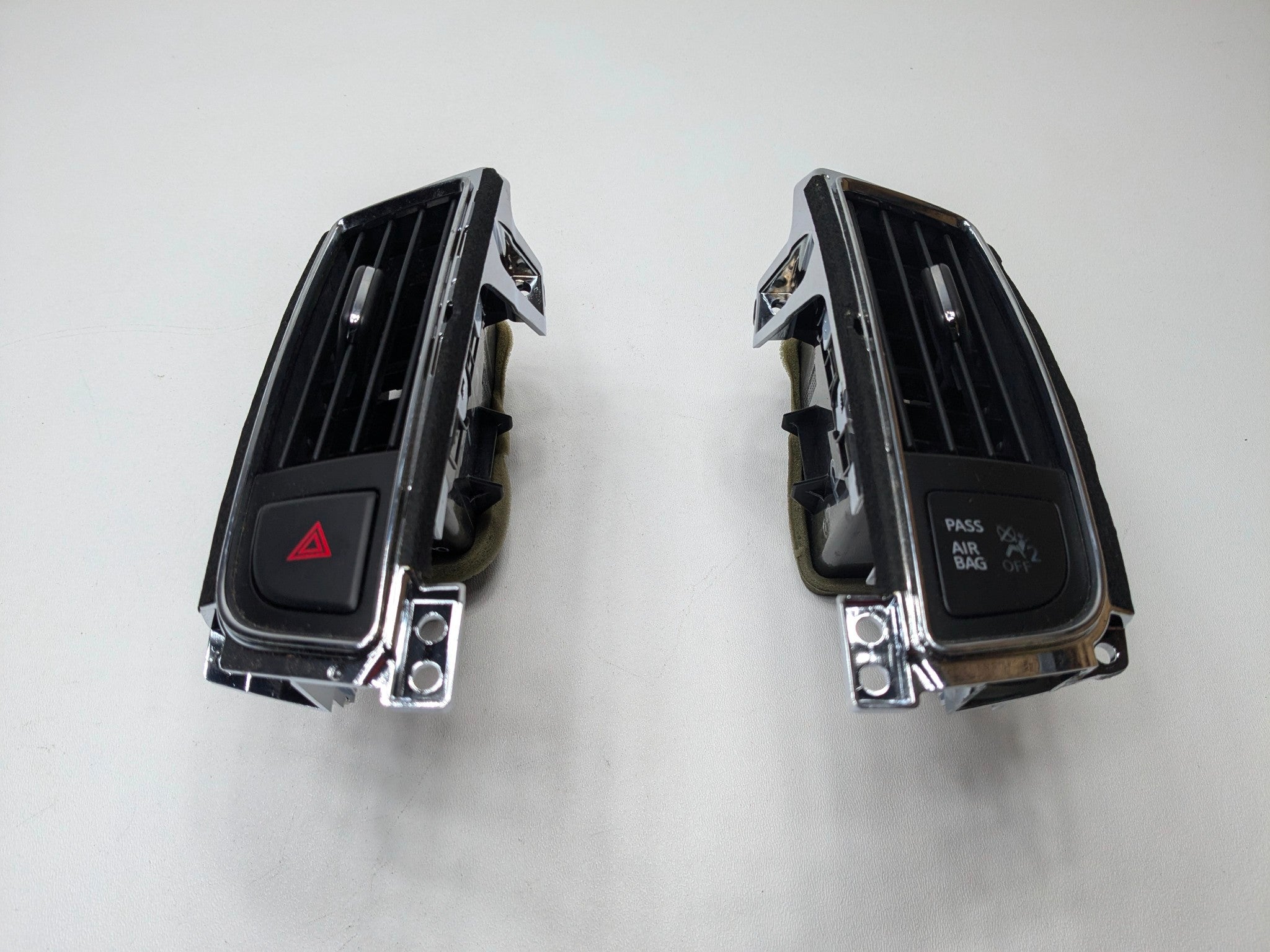 09 - 11 OEM NISSAN MAXIMA FRONT CENTER DASHBOARD AIR CONDITIONING HEATER VENTS