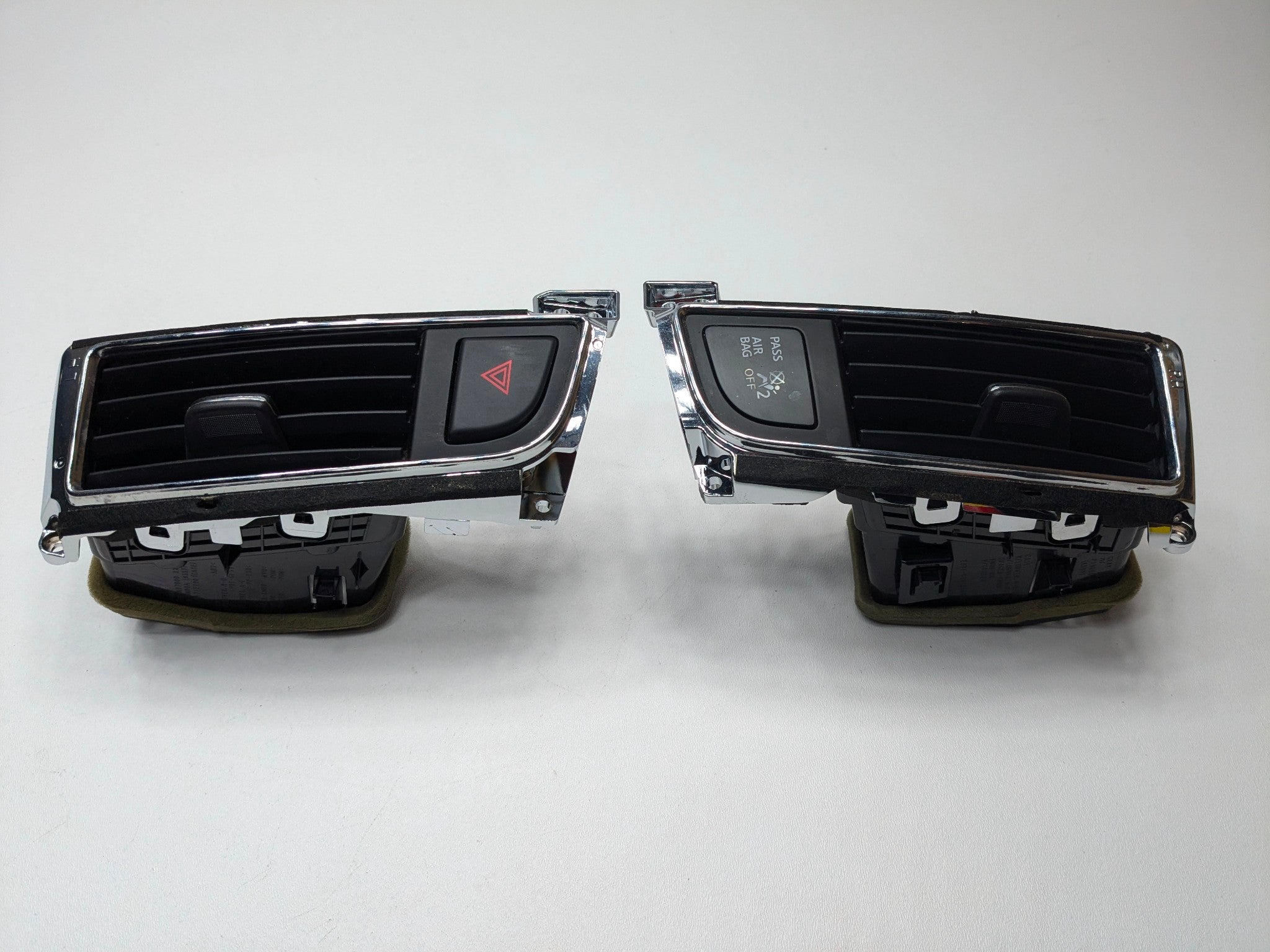 09 - 11 OEM NISSAN MAXIMA FRONT CENTER DASHBOARD AIR CONDITIONING HEATER VENTS