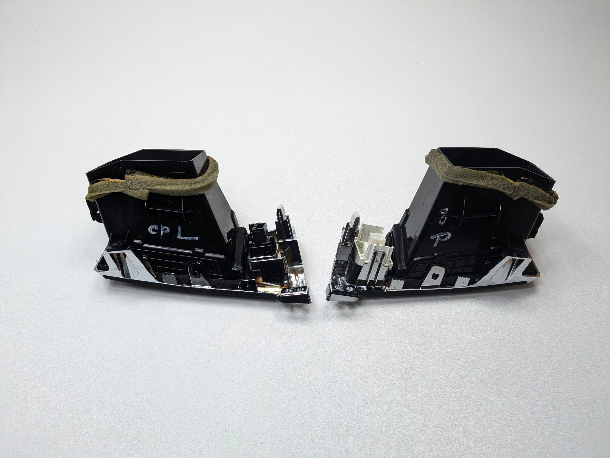 09 - 11 OEM NISSAN MAXIMA FRONT CENTER DASHBOARD AIR CONDITIONING HEATER VENTS