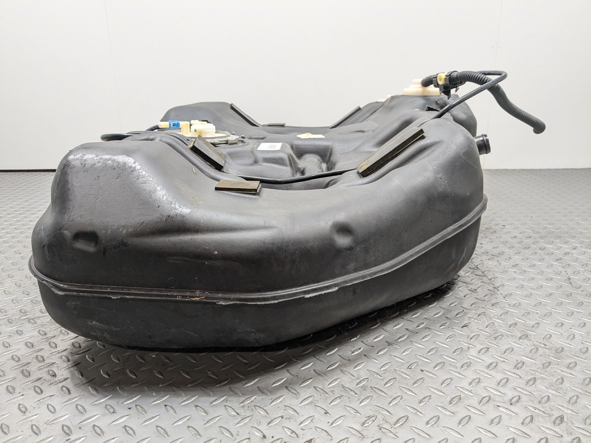2009 - 2011 OEM NISSAN MAXIMA GASOLINE GAS FUEL TANK RESERVOIR ASSEMBLY