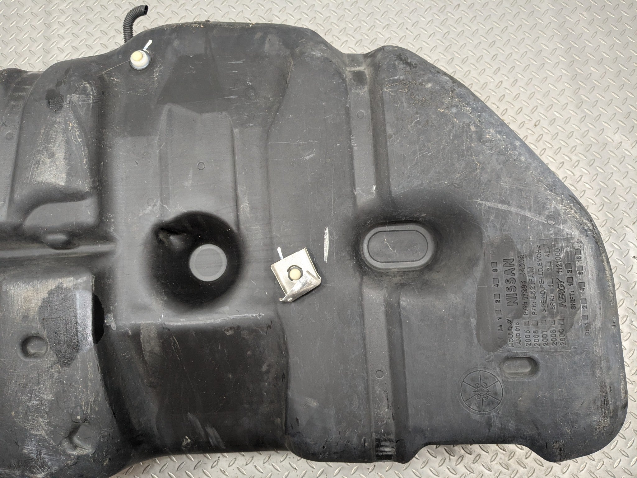 2009 - 2011 OEM NISSAN MAXIMA GASOLINE GAS FUEL TANK RESERVOIR ASSEMBLY