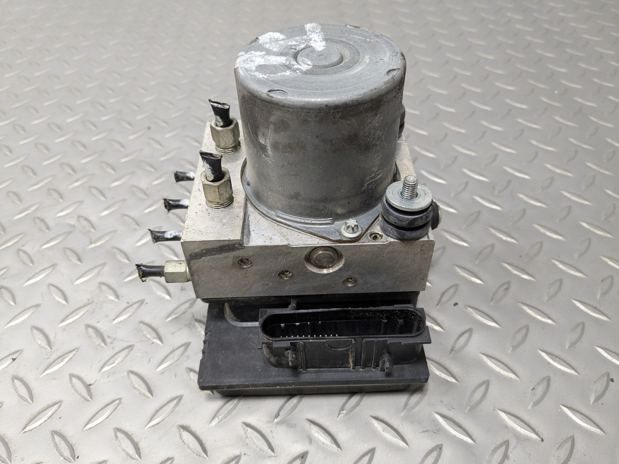 2009 - 2011 OEM NISSAN MAXIMA ABS ANTI-LOCK BRAKE PUMP CONTROL MODULE