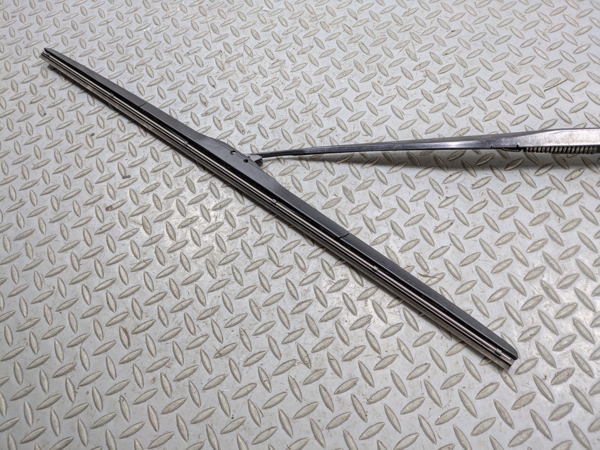 09 - 11 OEM NISSAN MAXIMA FRONT LEFT SIDE WINDSHIELD WIPER ARM LEVER WITH BLADE