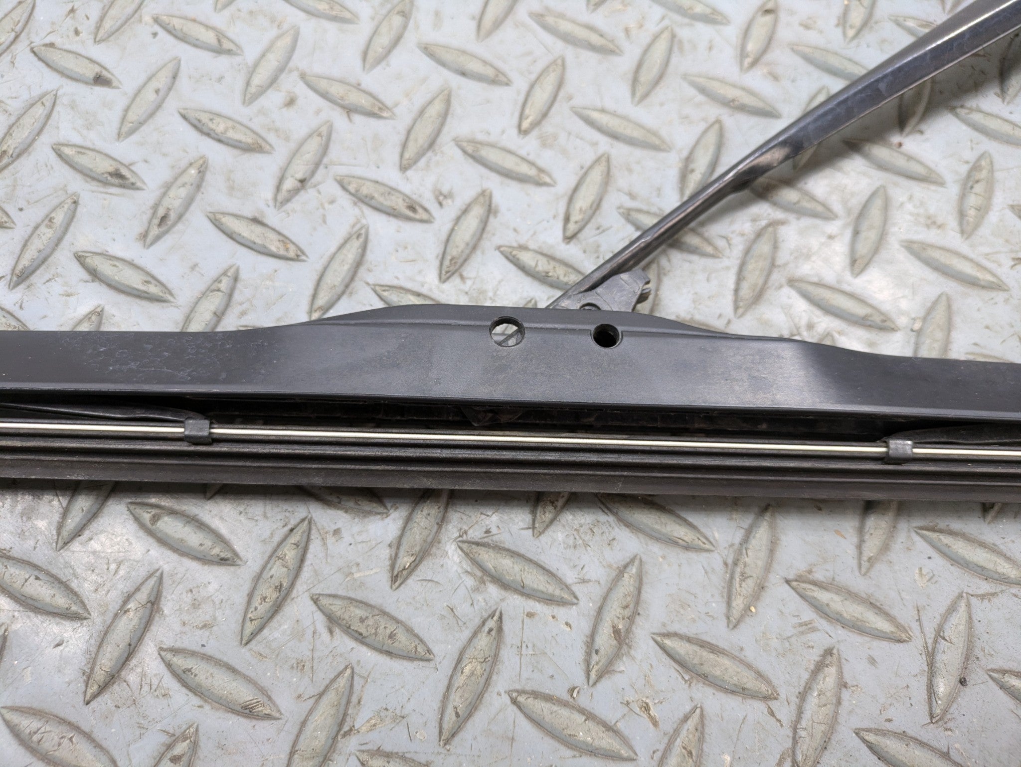 09 - 11 OEM NISSAN MAXIMA FRONT LEFT SIDE WINDSHIELD WIPER ARM LEVER WITH BLADE