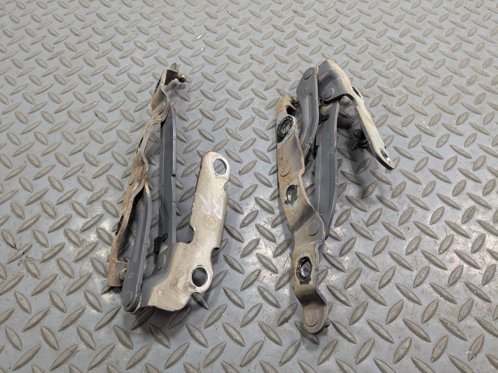 2009 - 2011 OEM NISSAN MAXIMA REAR TRUNK LID GATE HINGES LEFT AND RIGHT SIDE SET