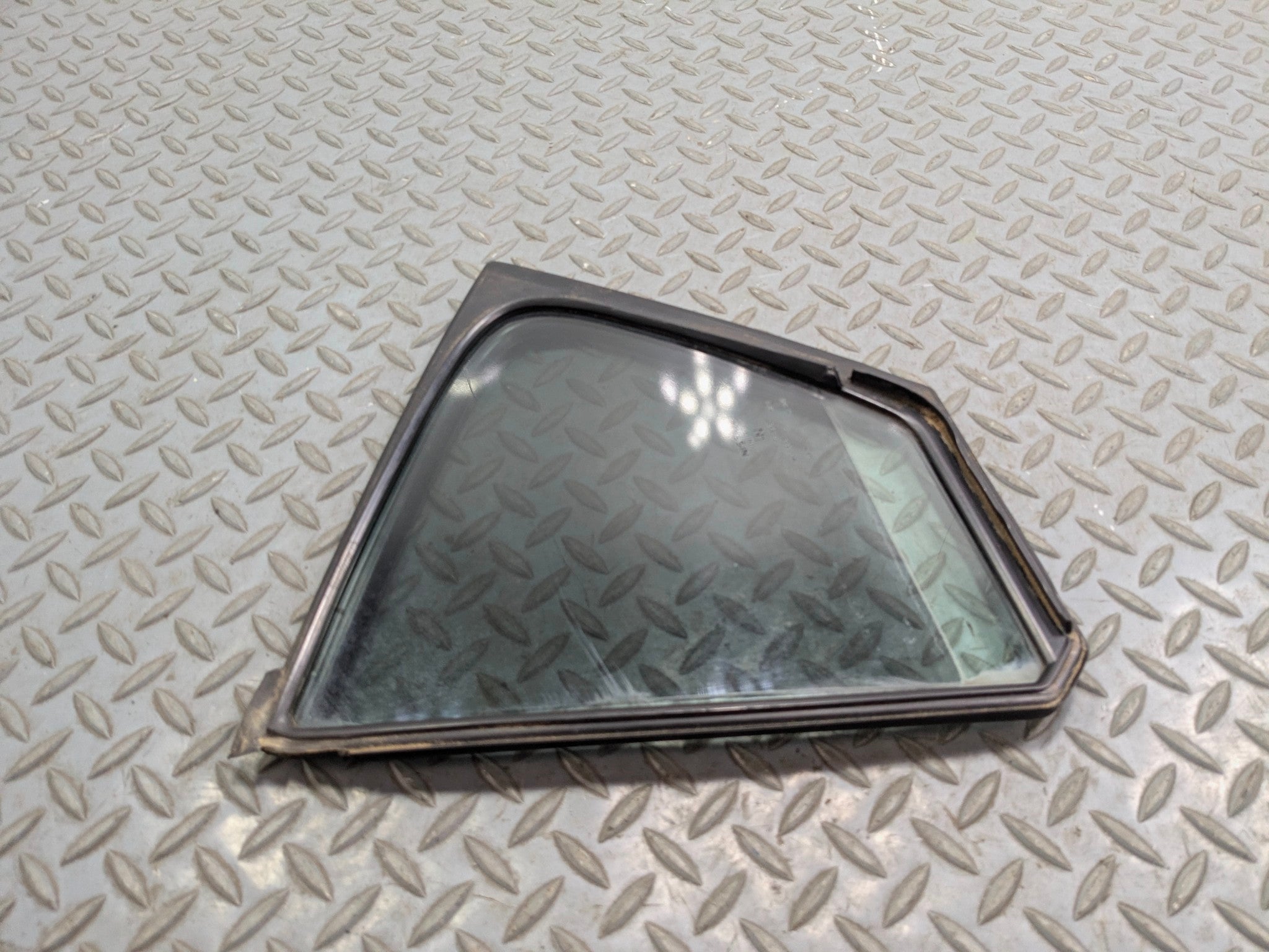 09 - 11 OEM NISSAN MAXIMA REAR RIGHT PASSENGER SIDE QUARTER WINDOW VENT GLASS