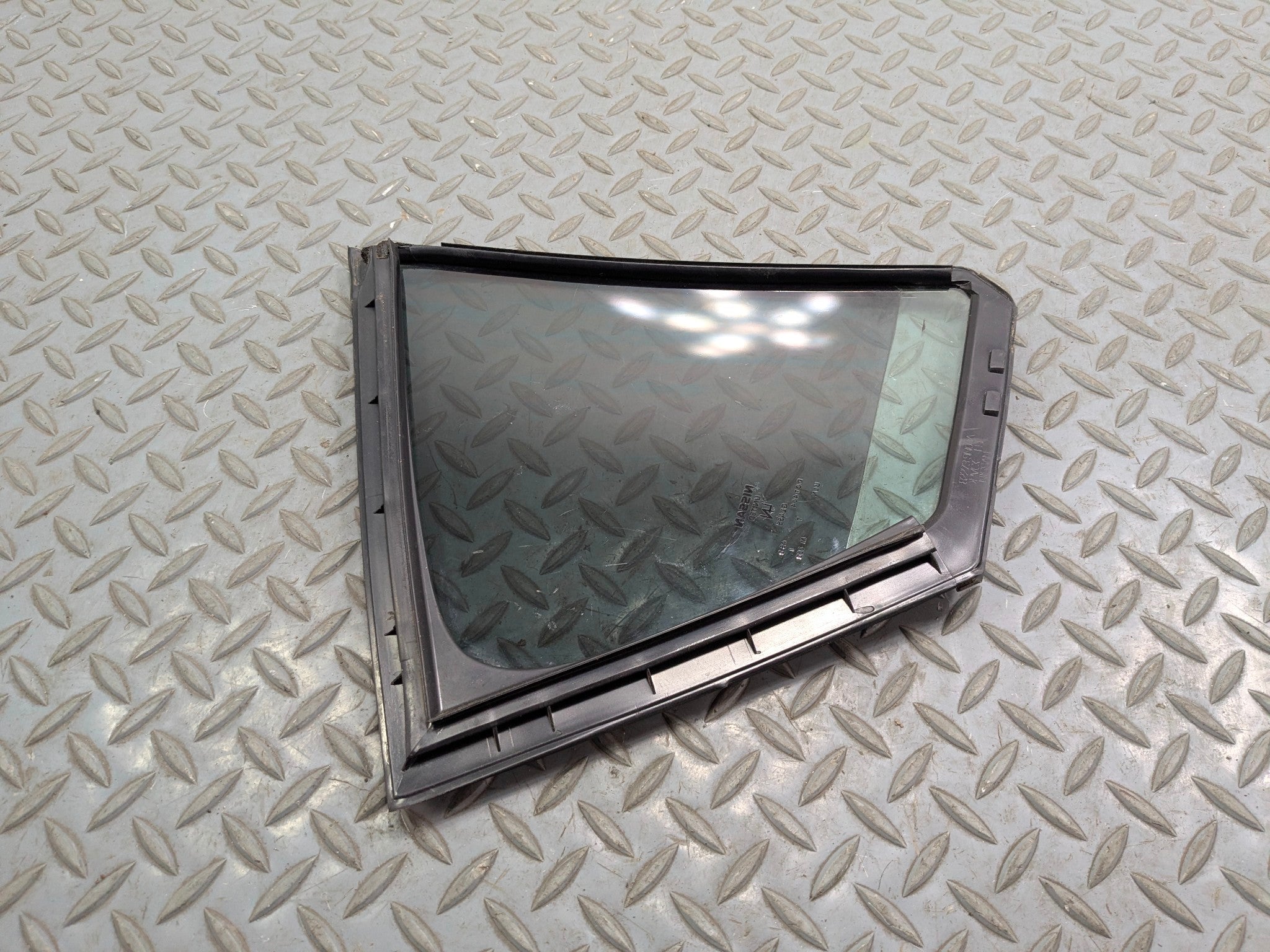 09 - 11 OEM NISSAN MAXIMA REAR RIGHT PASSENGER SIDE QUARTER WINDOW VENT GLASS