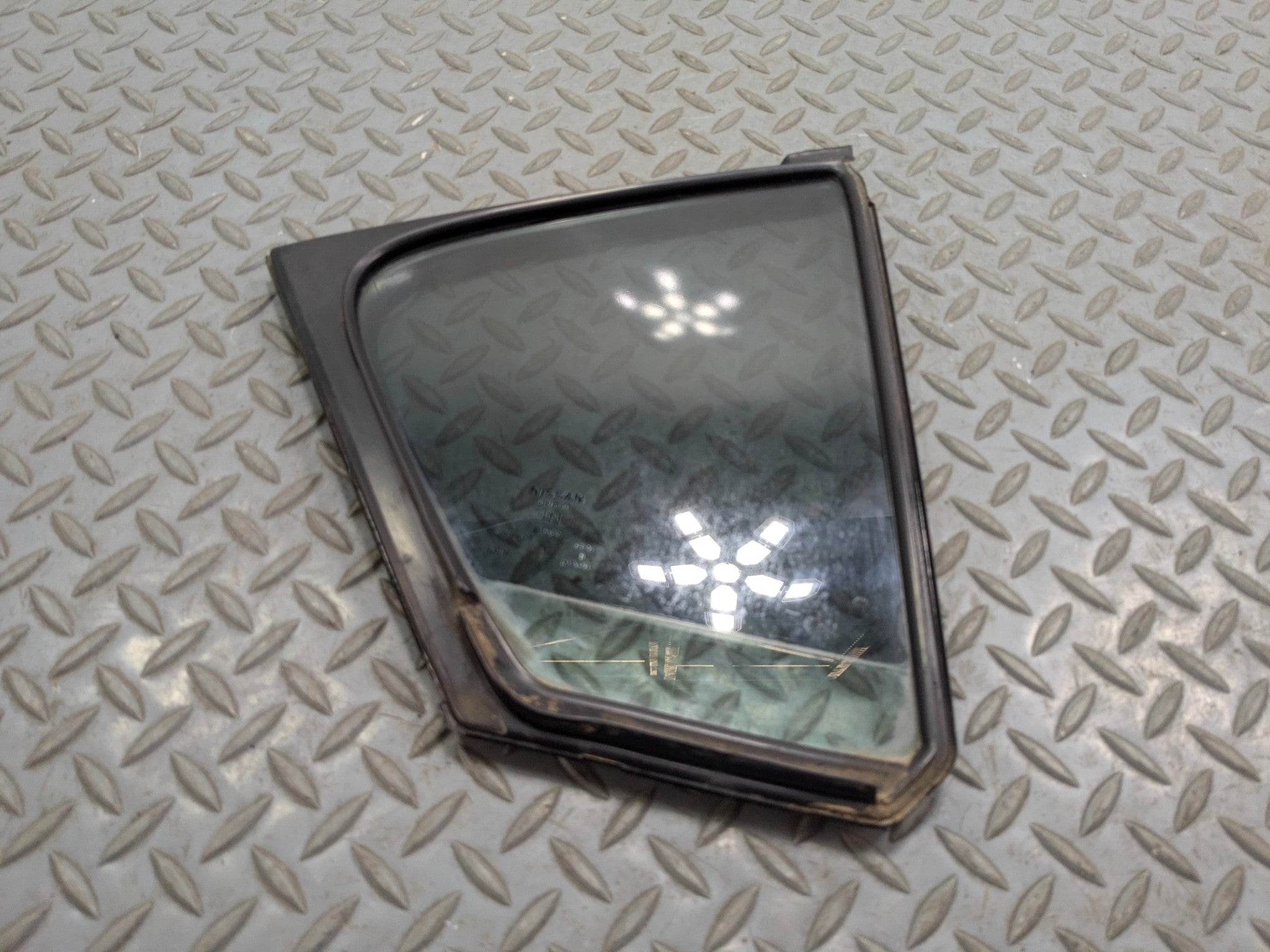 2009 - 2011 OEM NISSAN MAXIMA REAR LEFT DRIVER SIDE QUARTER WINDOW VENT GLASS