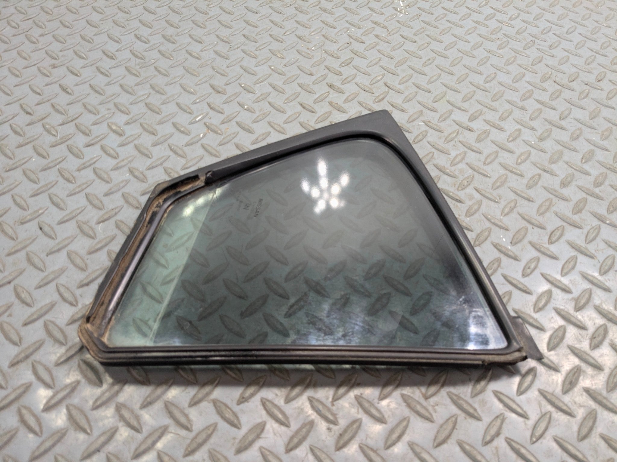 2009 - 2011 OEM NISSAN MAXIMA REAR LEFT DRIVER SIDE QUARTER WINDOW VENT GLASS