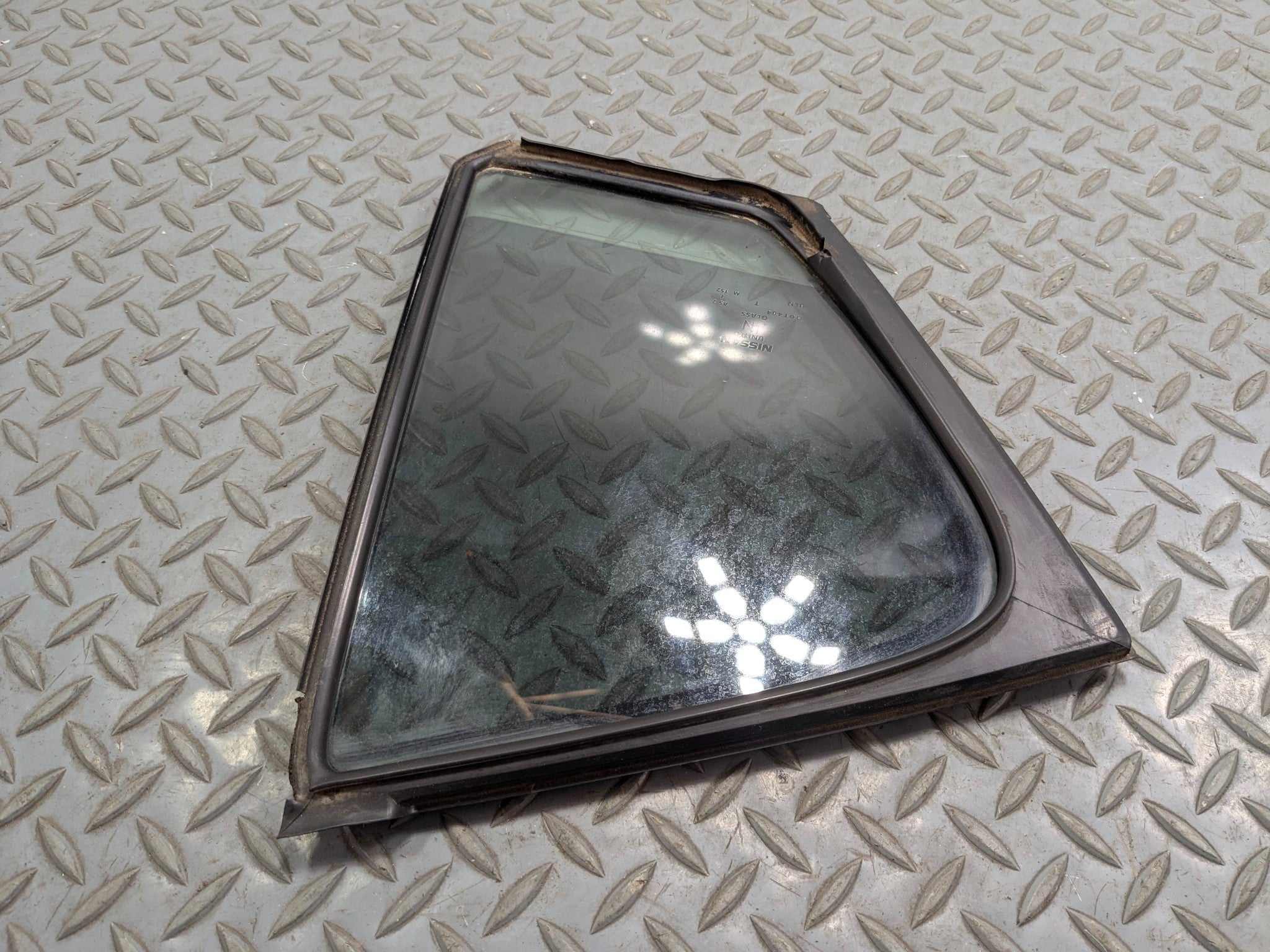 2009 - 2011 OEM NISSAN MAXIMA REAR LEFT DRIVER SIDE QUARTER WINDOW VENT GLASS