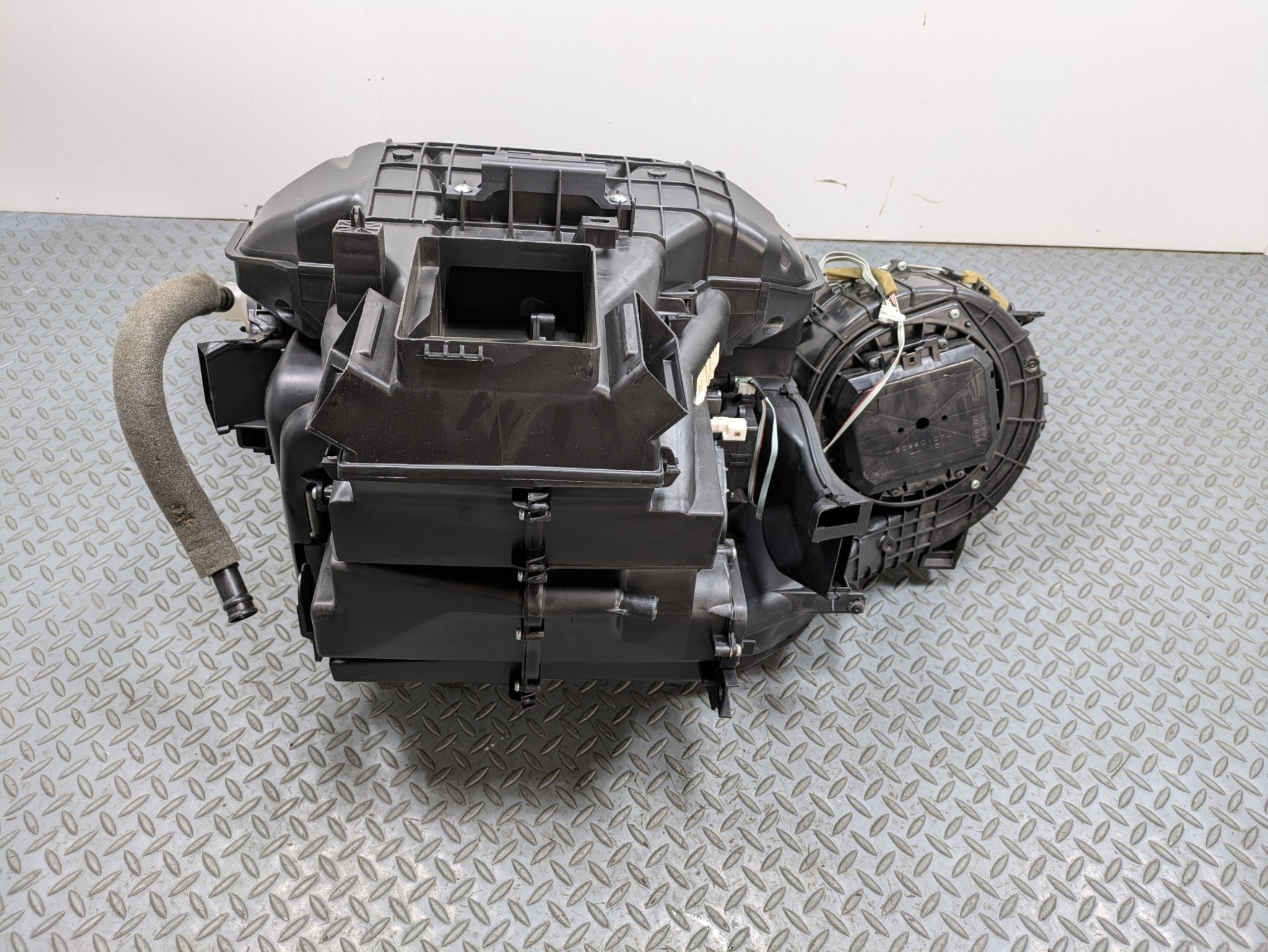 2009 - 2011 OEM NISSAN MAXIMA AC EVAPORATOR HEATER HOUSING WITH BLOWER ASSEMBLY