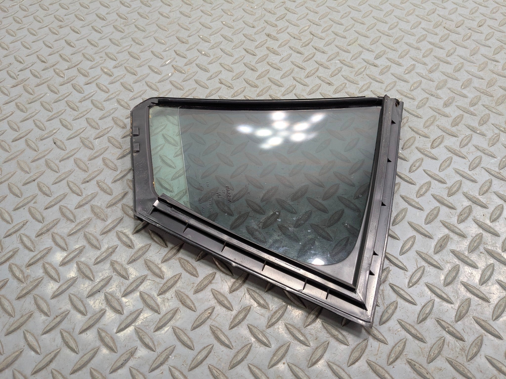 2009 - 2011 OEM NISSAN MAXIMA REAR LEFT DRIVER SIDE QUARTER WINDOW VENT GLASS