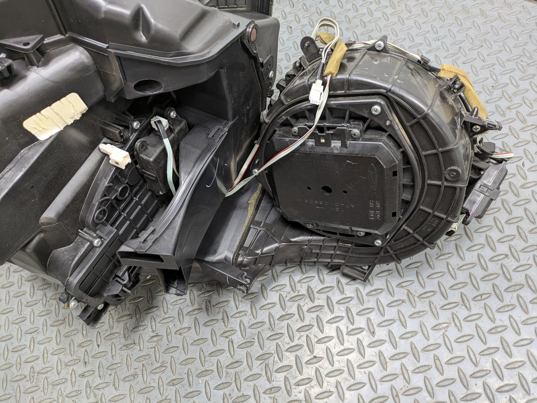 2009 - 2011 OEM NISSAN MAXIMA AC EVAPORATOR HEATER HOUSING WITH BLOWER ASSEMBLY