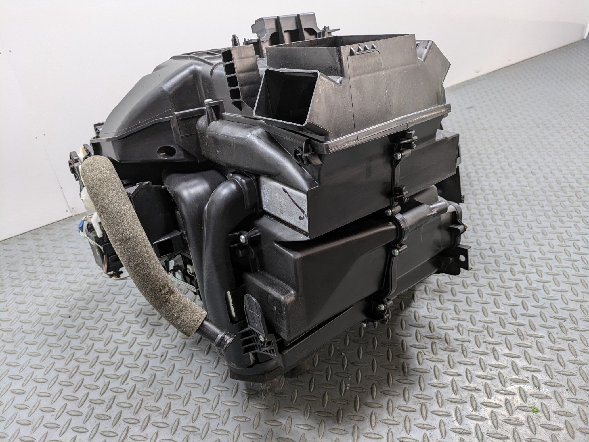 2009 - 2011 OEM NISSAN MAXIMA AC EVAPORATOR HEATER HOUSING WITH BLOWER ASSEMBLY