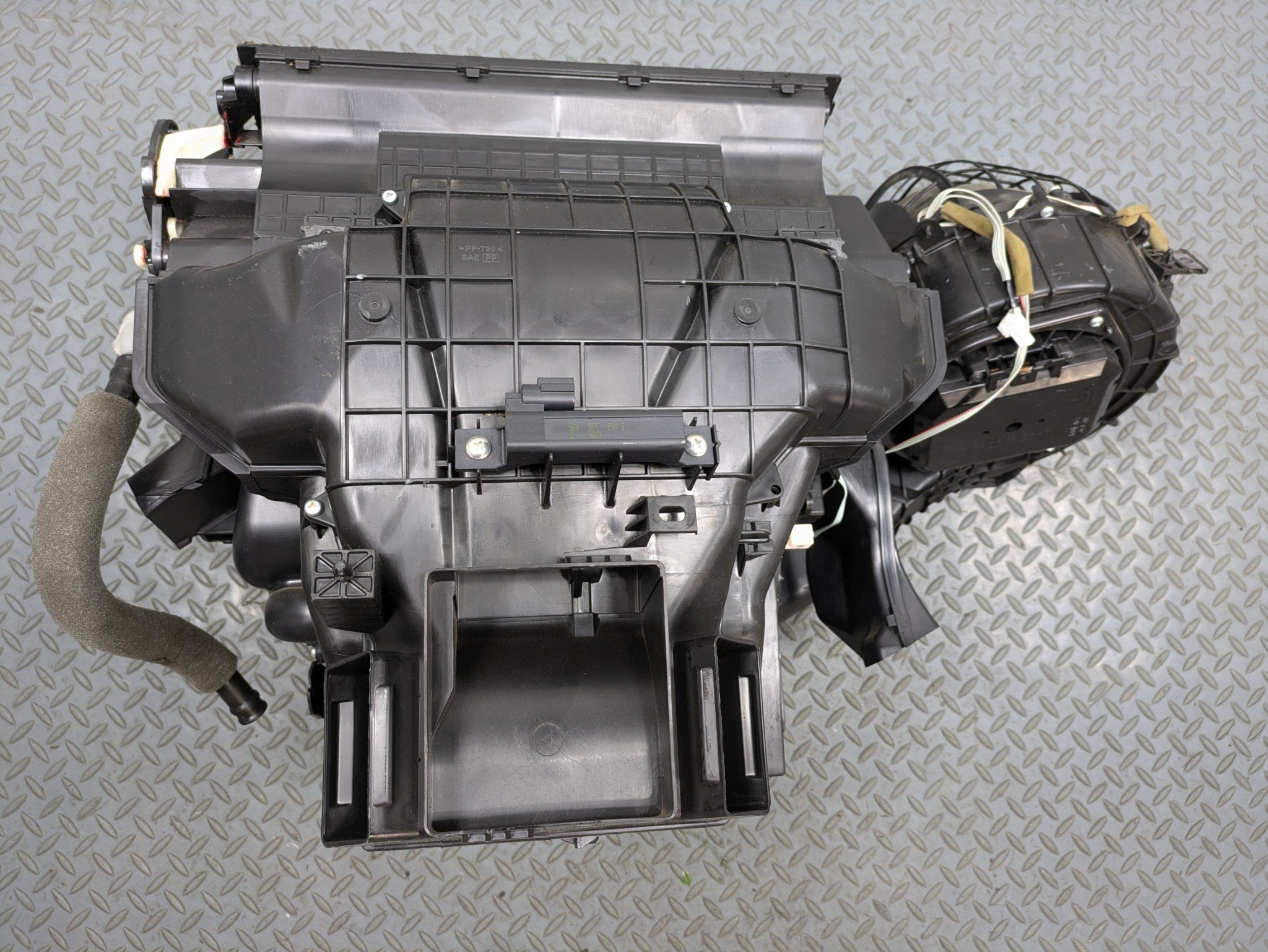 2009 - 2011 OEM NISSAN MAXIMA AC EVAPORATOR HEATER HOUSING WITH BLOWER ASSEMBLY