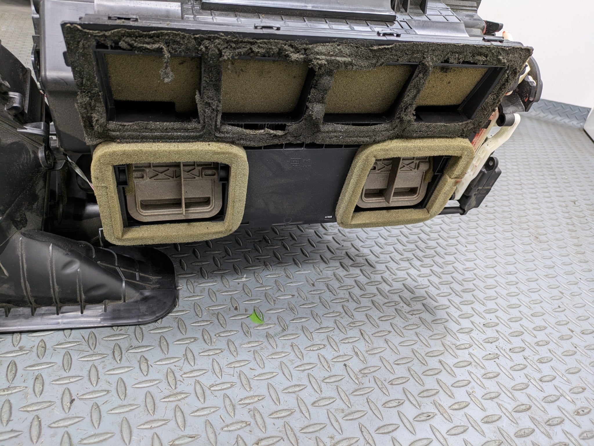 2009 - 2011 OEM NISSAN MAXIMA AC EVAPORATOR HEATER HOUSING WITH BLOWER ASSEMBLY