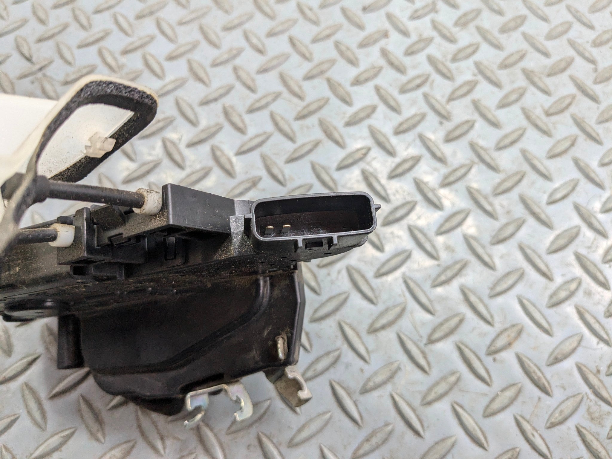 09 - 11 OEM NISSAN MAXIMA FRONT RIGHT PASSENGER SIDE DOOR LATCH LOCK ACTUATOR