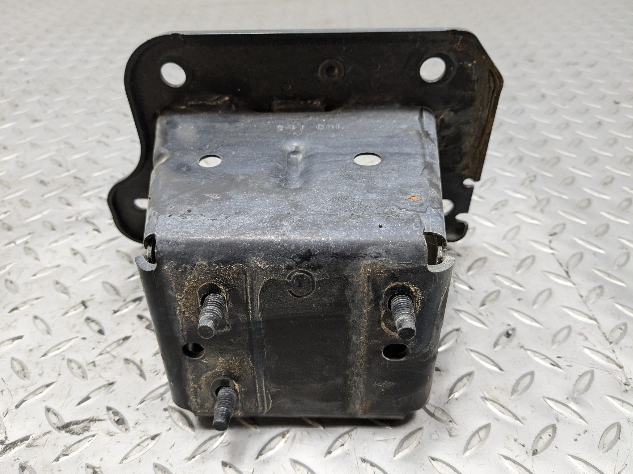 09 - 11 OEM NISSAN MAXIMA FRONT LEFT DRIVER SIDE BUMPER REINFORCEMENT BRACKET