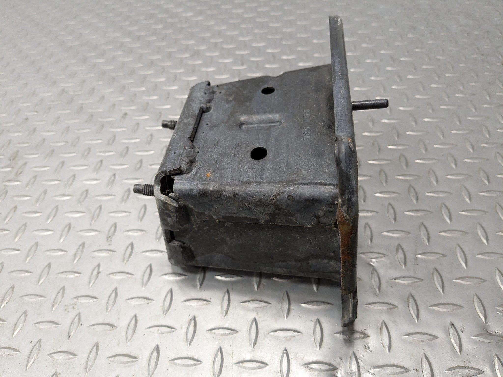 09 - 11 OEM NISSAN MAXIMA FRONT LEFT DRIVER SIDE BUMPER REINFORCEMENT BRACKET