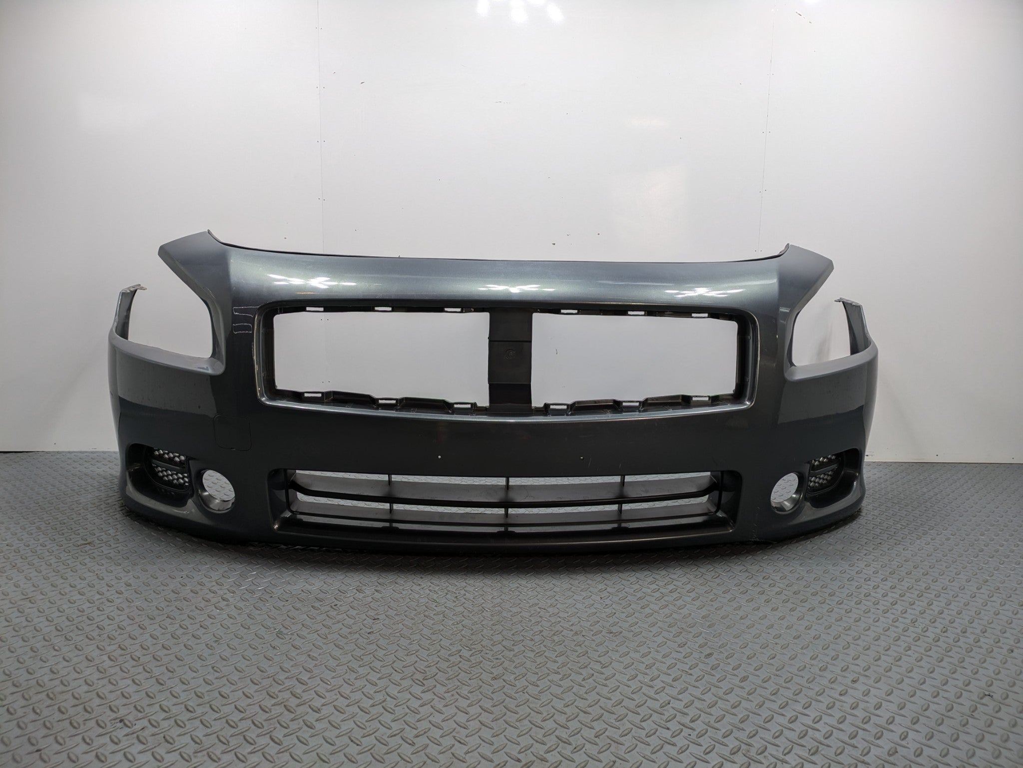 2009 - 2011 OEM NISSAN MAXIMA FRONT BUMPER COVER PANEL ASSEMBLY METALLIC GRAY