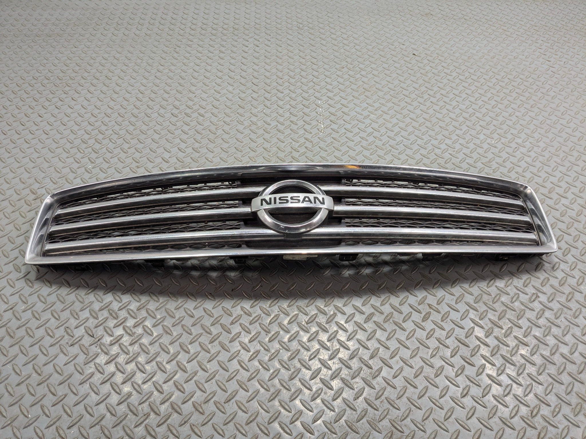 09 - 11 OEM NISSAN MAXIMA FRONT UPPER BUMPER BRIGHT CHROME GRILLE WITH EMBLEM