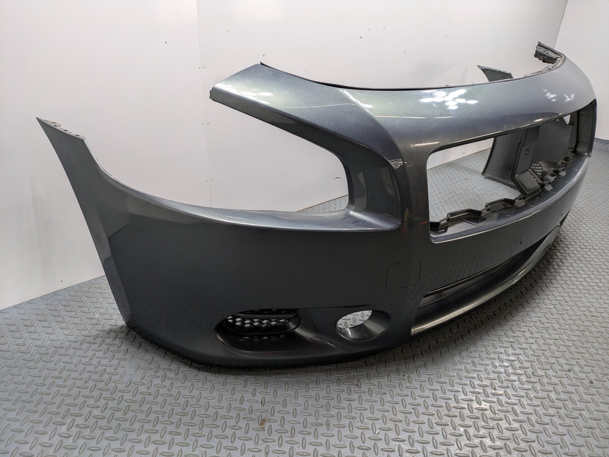 2009 - 2011 OEM NISSAN MAXIMA FRONT BUMPER COVER PANEL ASSEMBLY METALLIC GRAY