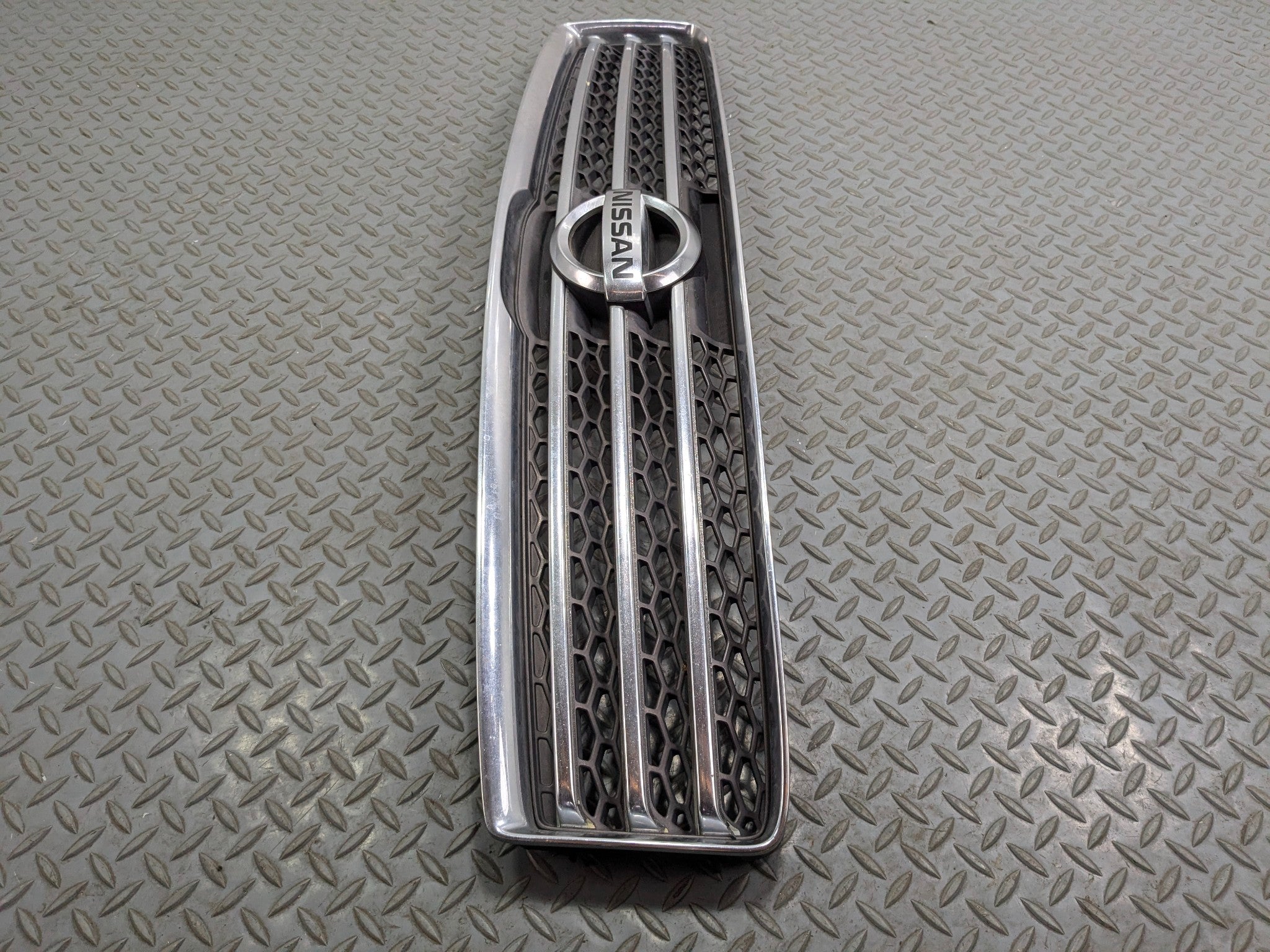 09 - 11 OEM NISSAN MAXIMA FRONT UPPER BUMPER BRIGHT CHROME GRILLE WITH EMBLEM