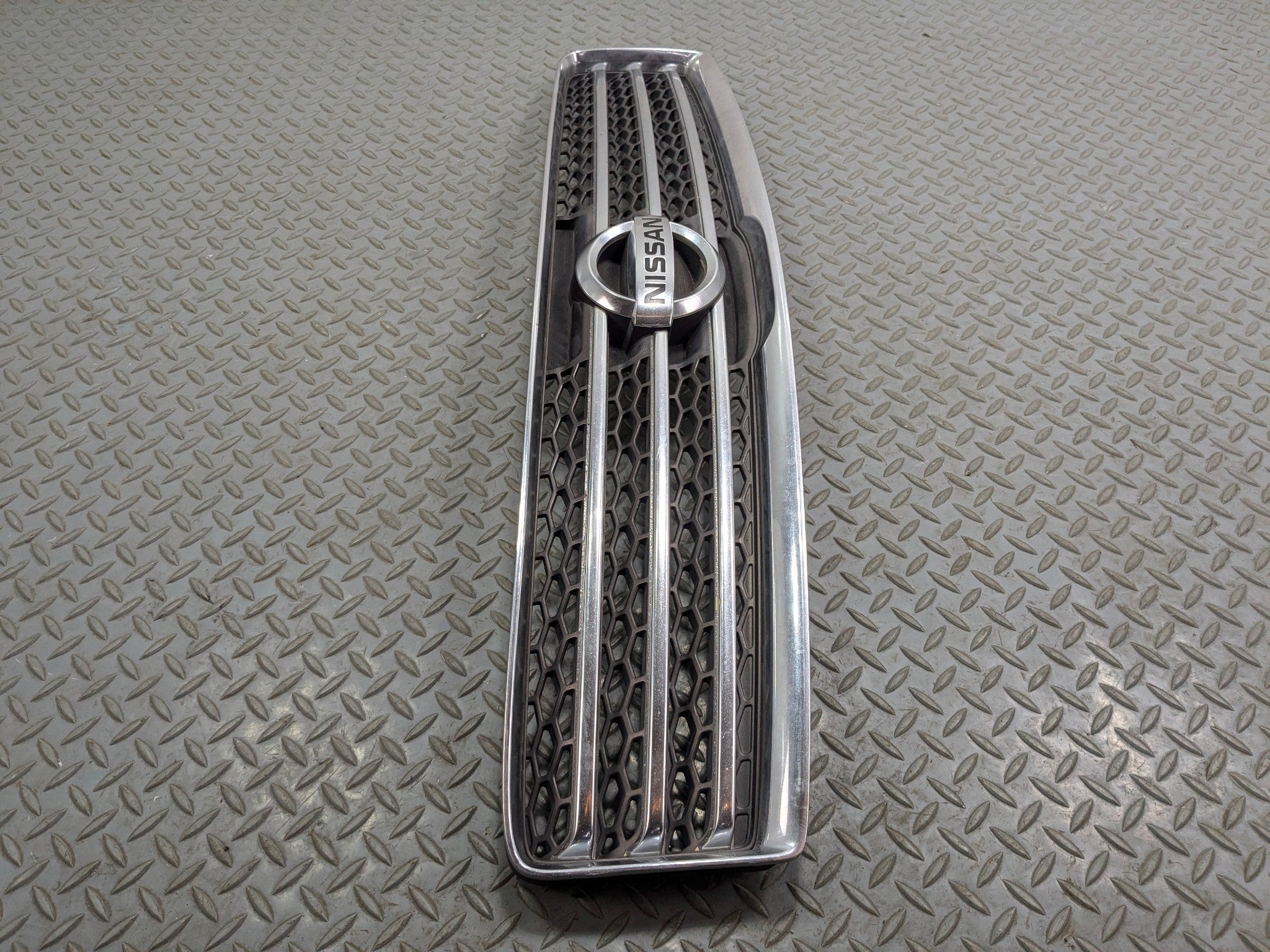 09 - 11 OEM NISSAN MAXIMA FRONT UPPER BUMPER BRIGHT CHROME GRILLE WITH EMBLEM