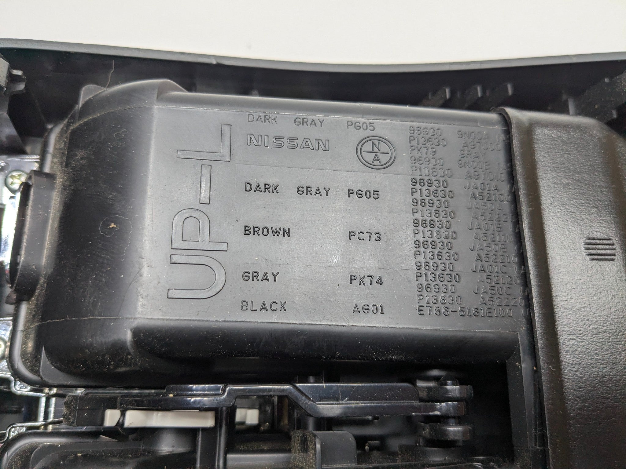 2009 - 2011 OEM NISSAN MAXIMA REAR CENTER CONSOLE AIR CONDITIONING HEATER VENT