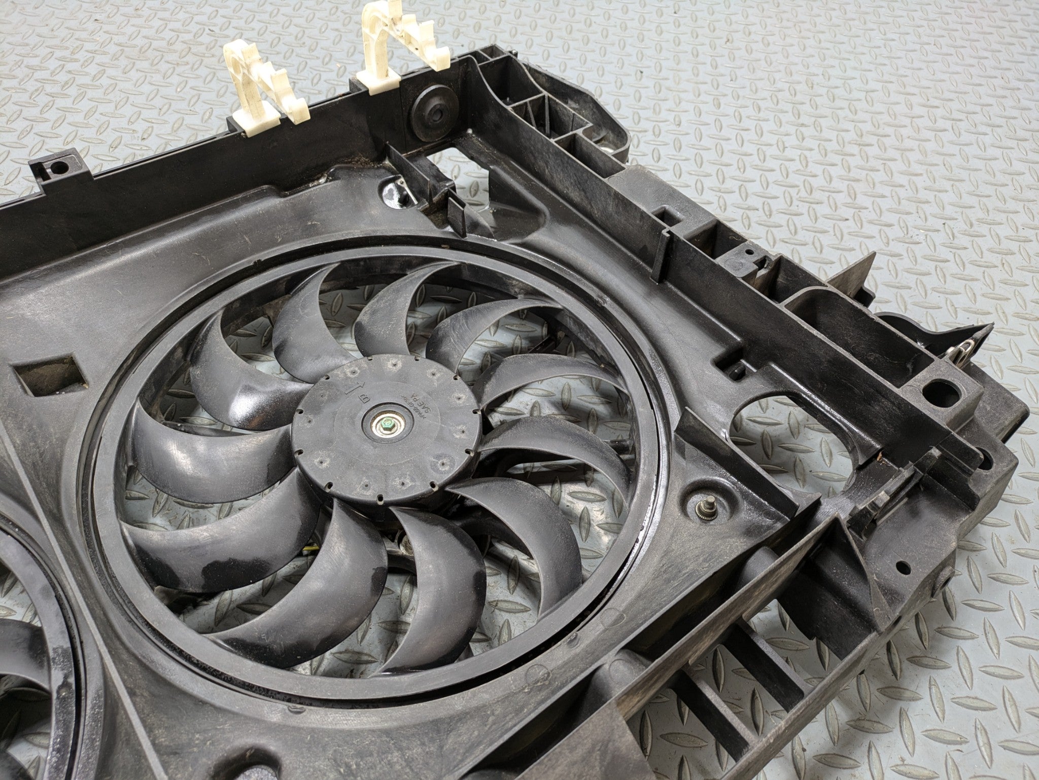 09 - 11 OEM NISSAN MAXIMA DUAL RADIATOR ELECTRIC COOLING FAN WITH SHROUD PANEL