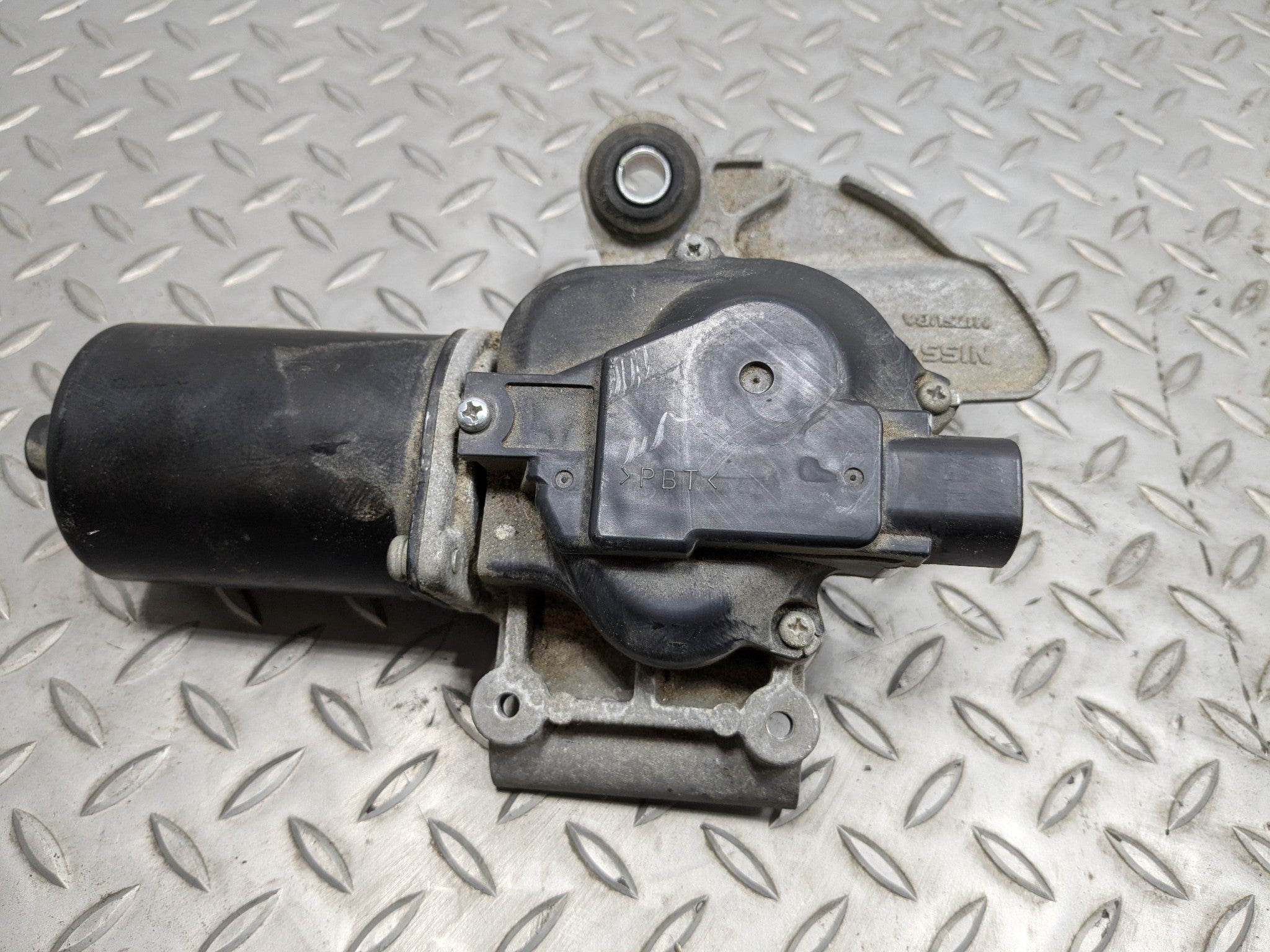 2009 - 2011 OEM NISSAN MAXIMA FRONT WINDSHIELD WIPER MOTOR ASSEMBLY