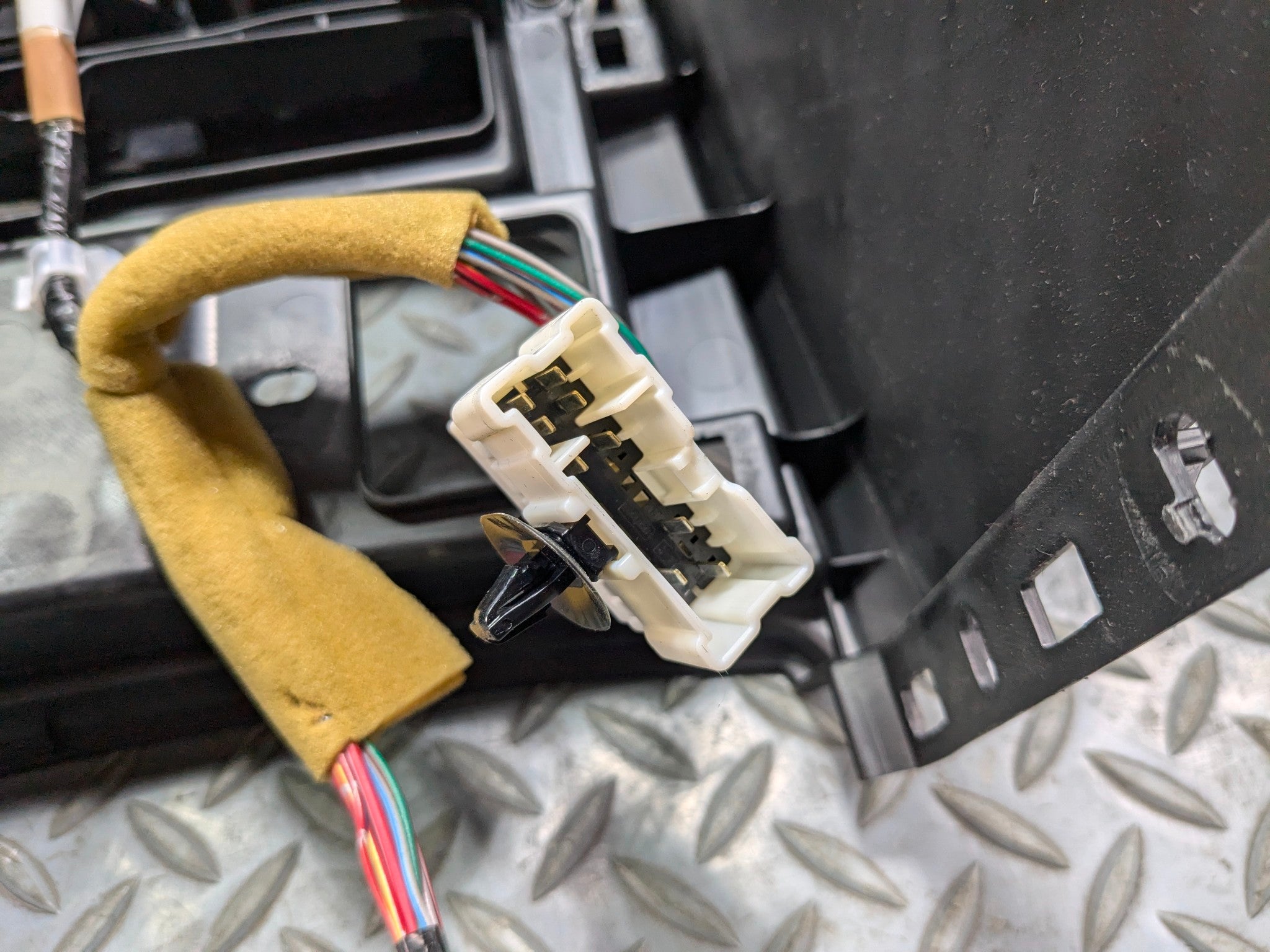 2009 - 2011 OEM NISSAN MAXIMA CENTER CONSOLE ARMREST LID STORAGE COMPARTMENT
