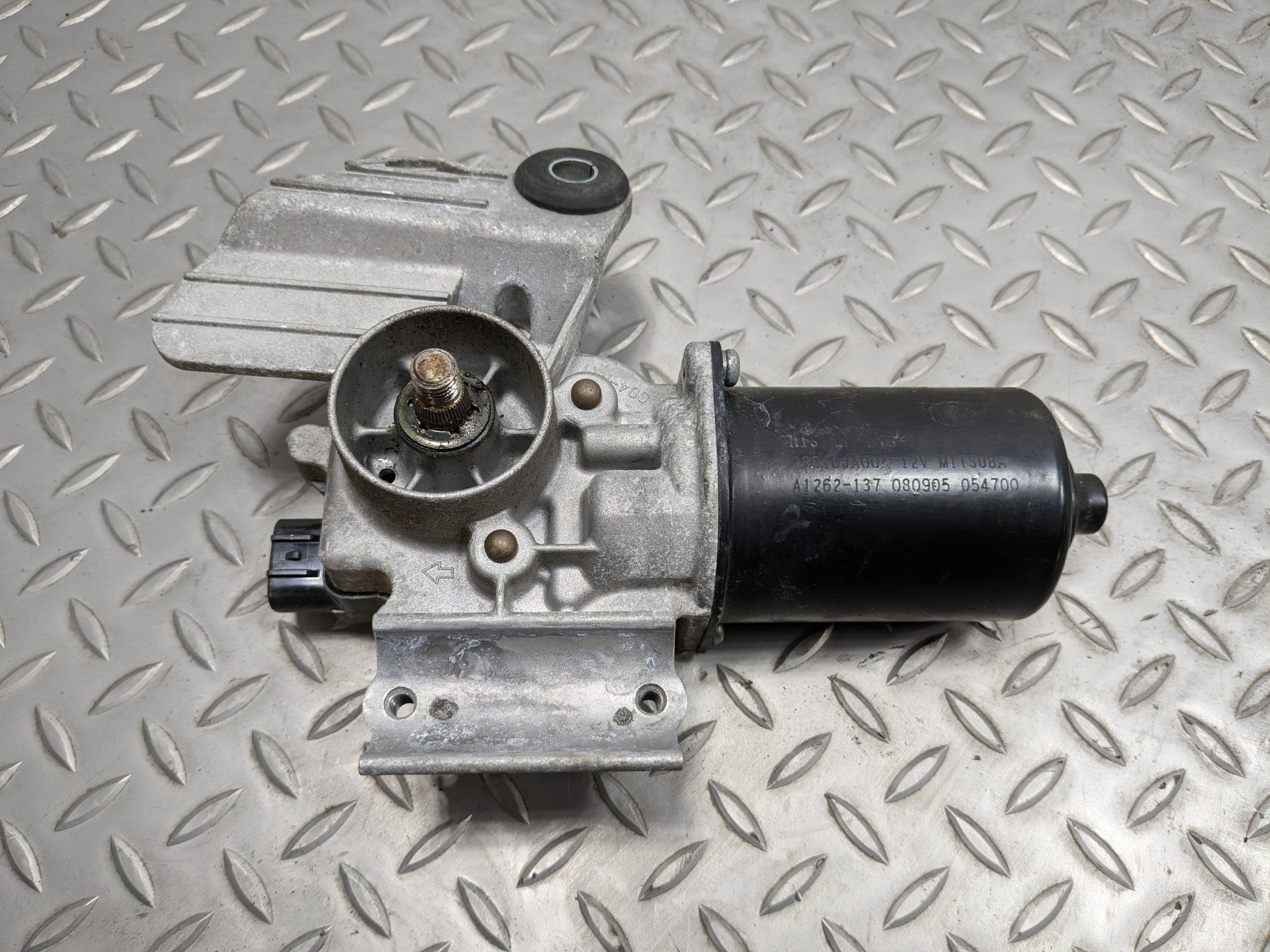 2009 - 2011 OEM NISSAN MAXIMA FRONT WINDSHIELD WIPER MOTOR ASSEMBLY