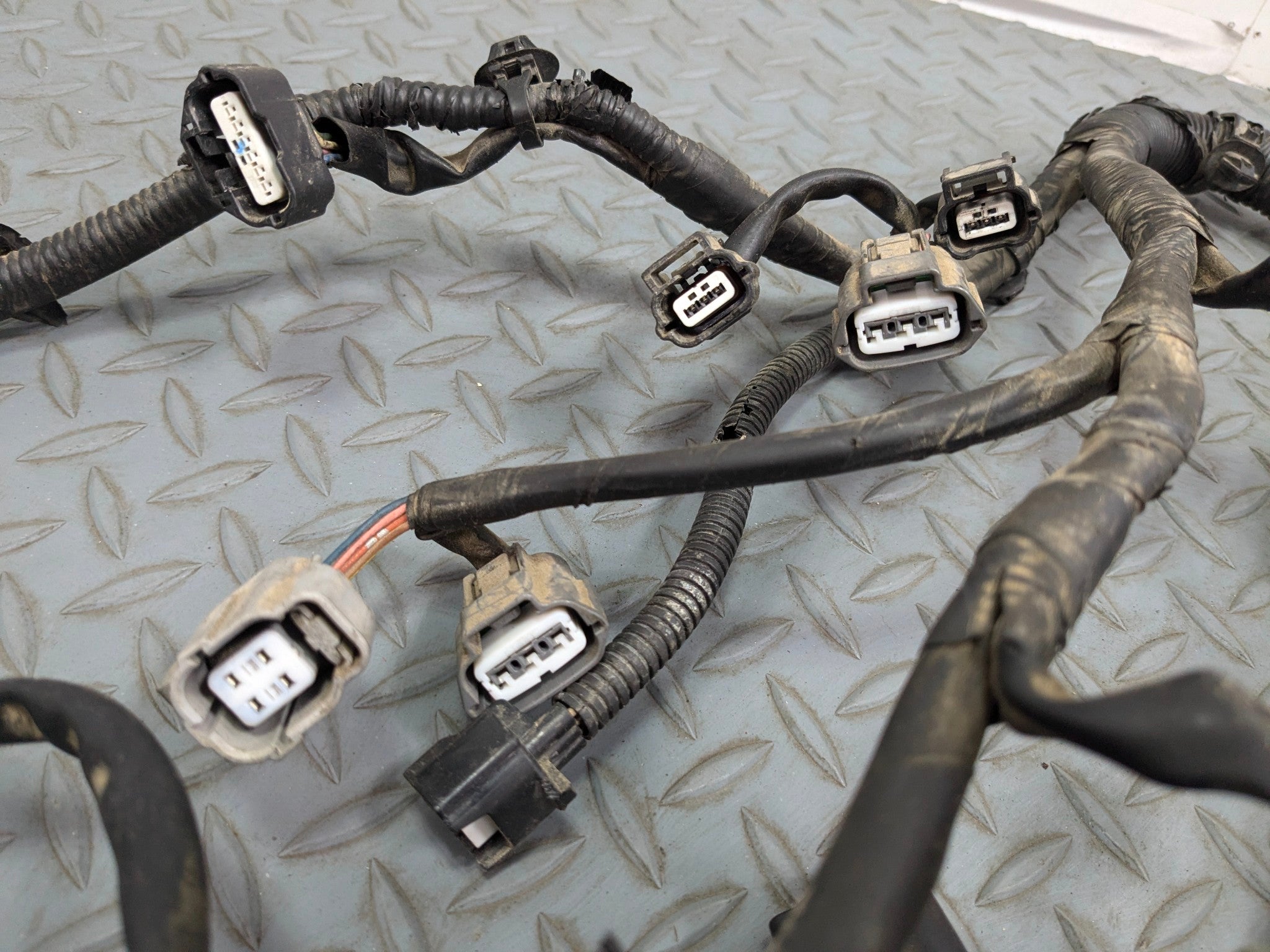 2009 - 2011 OEM NISSAN MAXIMA ENGINE WIRE HARNESS WITH FUSE BOX ASSEMBLY
