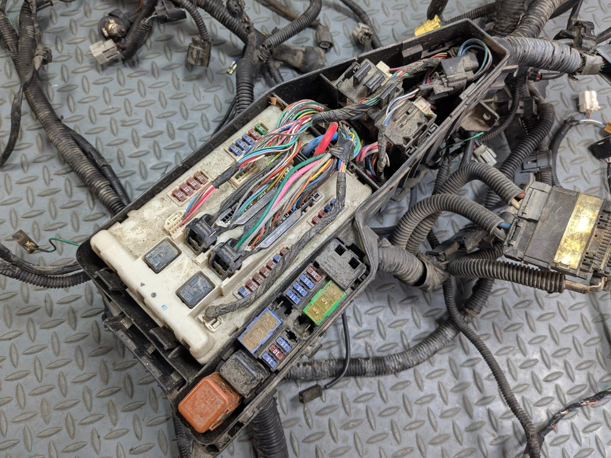 2009 - 2011 OEM NISSAN MAXIMA ENGINE WIRE HARNESS WITH FUSE BOX ASSEMBLY