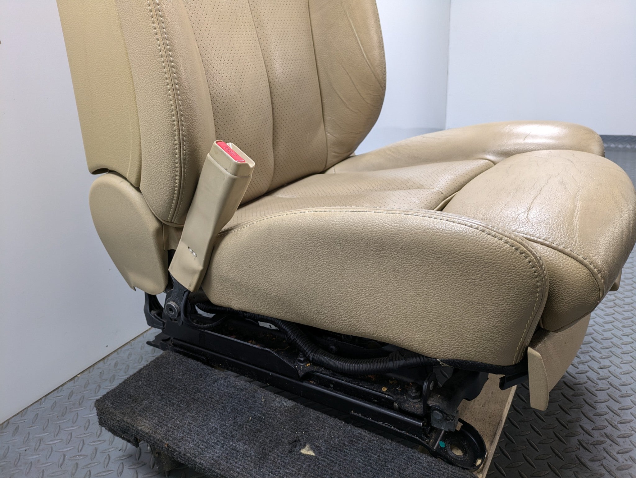 2009 - 2011 OEM NISSAN MAXIMA FRONT LEFT DRIVER SIDE POWER SEAT ASSEMBLY