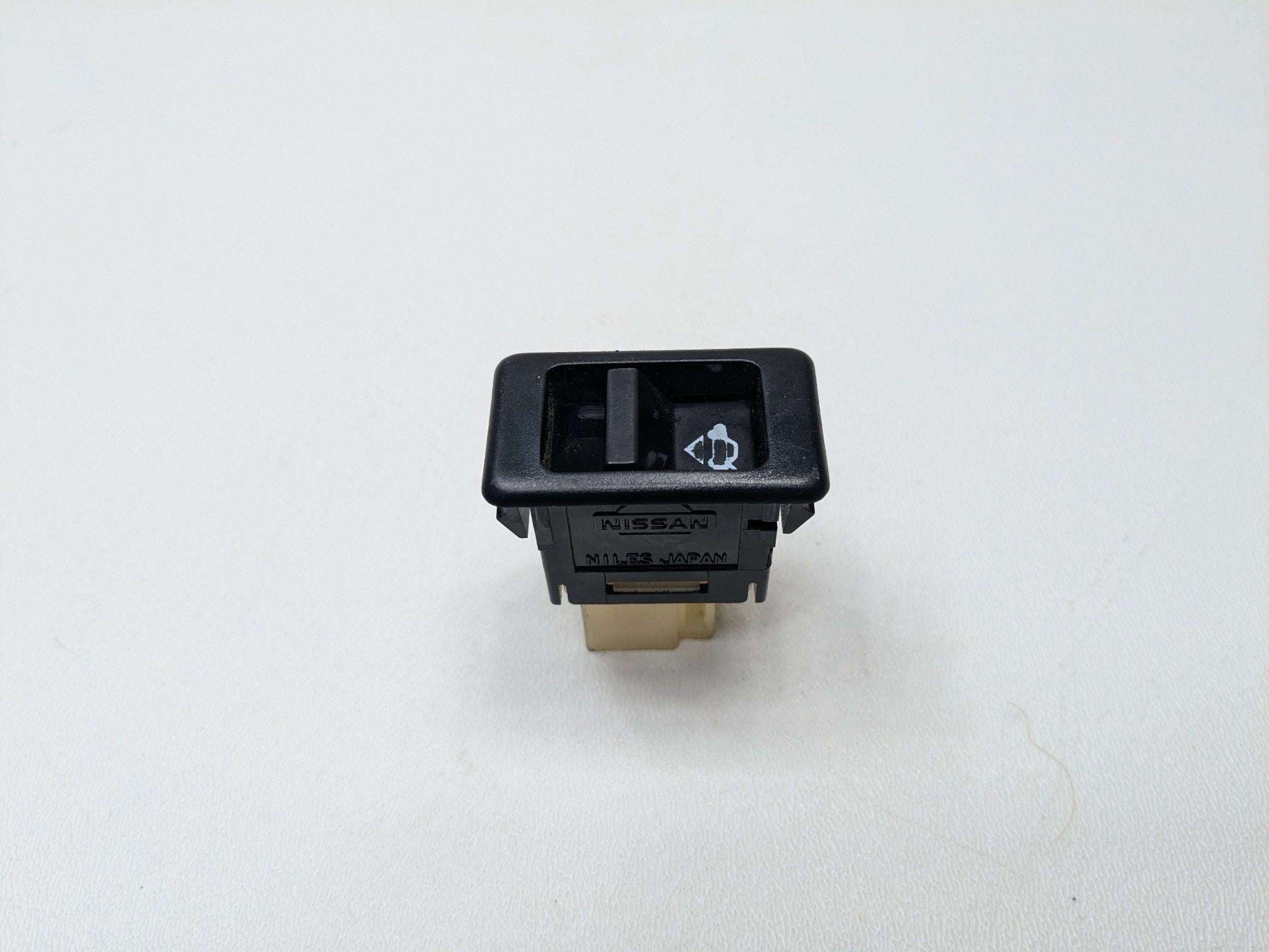 2009 - 2011 OEM NISSAN MAXIMA TRUNK LID OPEN RELEASE CONTROL SWITCH BUTTON