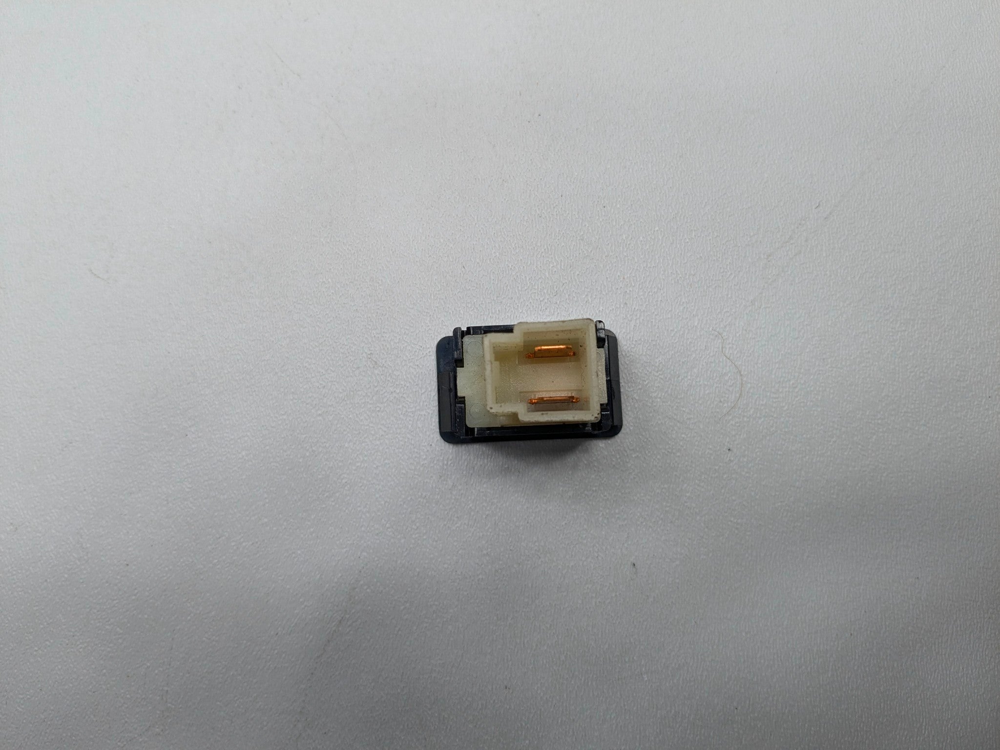 2009 - 2011 OEM NISSAN MAXIMA TRUNK LID OPEN RELEASE CONTROL SWITCH BUTTON