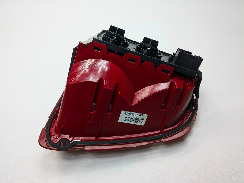 2010 - 2013 OEM MINI COOPER REAR RIGHT PASSENGER SIDE TAIL LIGHT ASSEMBLY