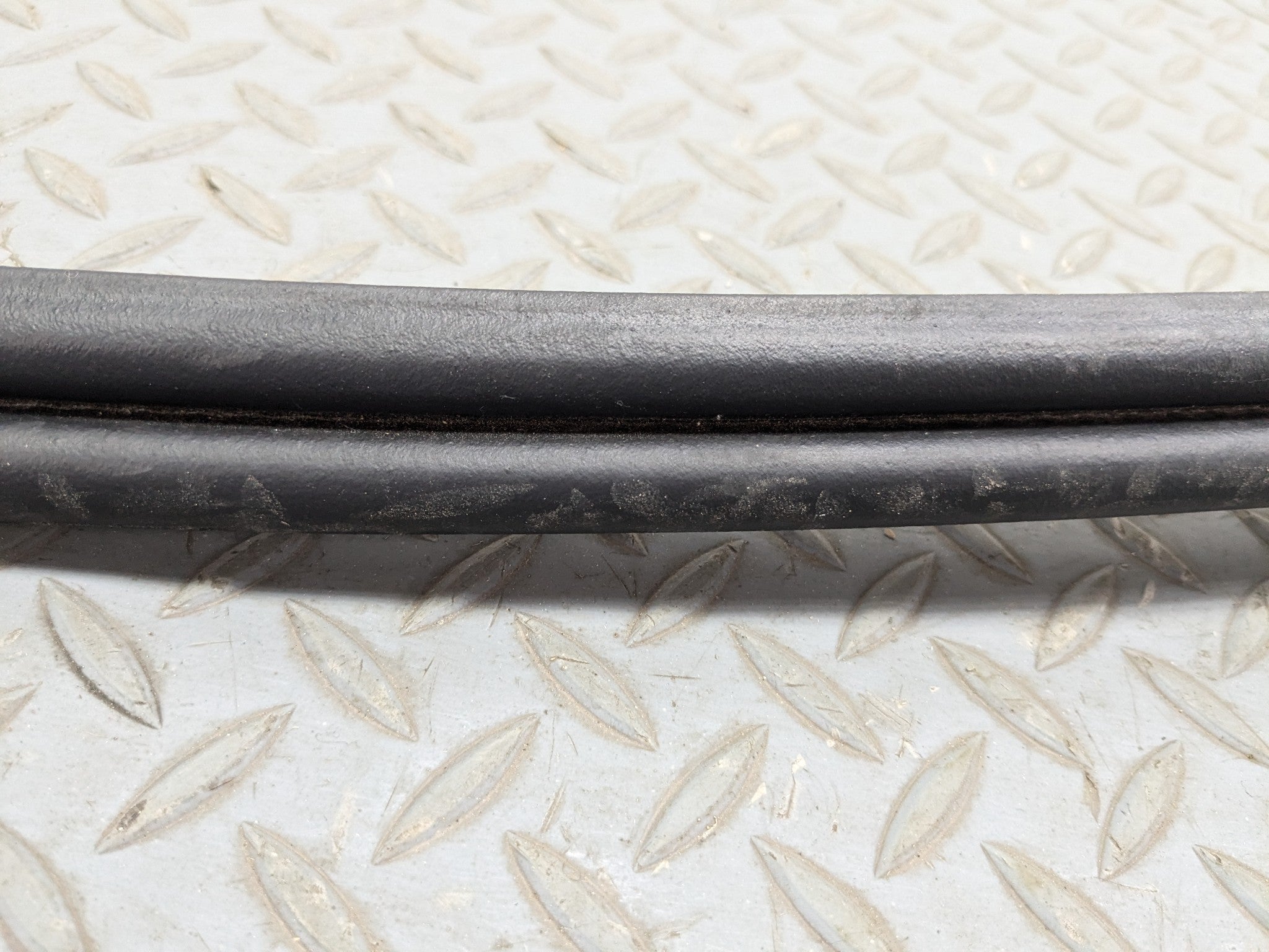 2010 - 2013 OEM MINI COOPER REAR TRUNK DOOR SEAL WEATHER STRIPING RUBBER