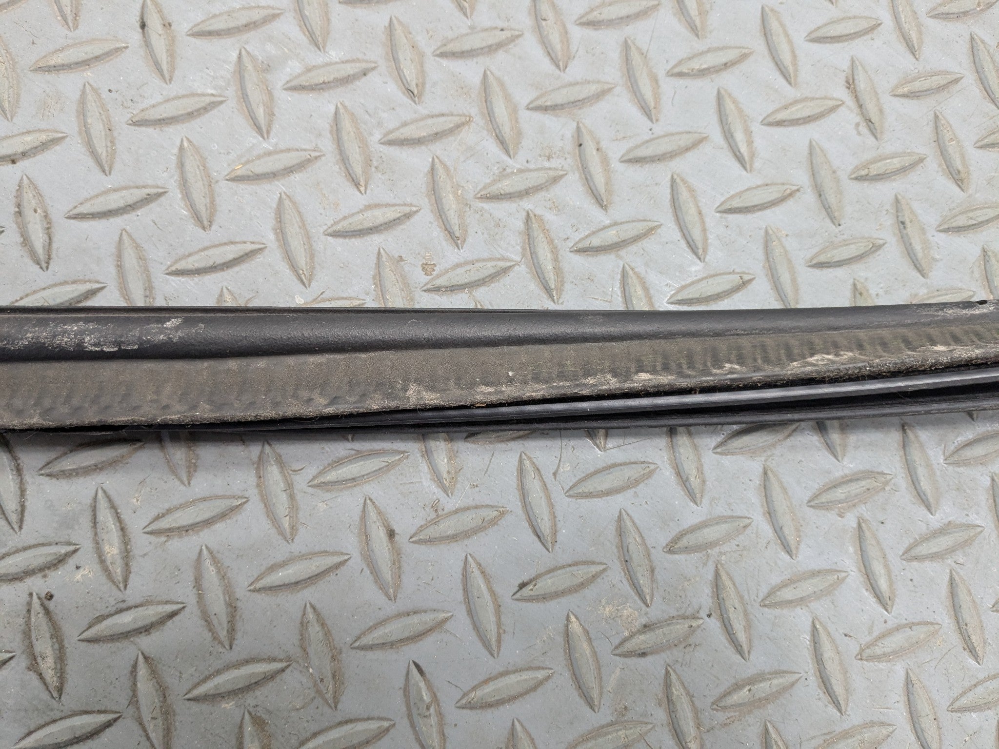 2010 - 2013 OEM MINI COOPER REAR TRUNK DOOR SEAL WEATHER STRIPING RUBBER