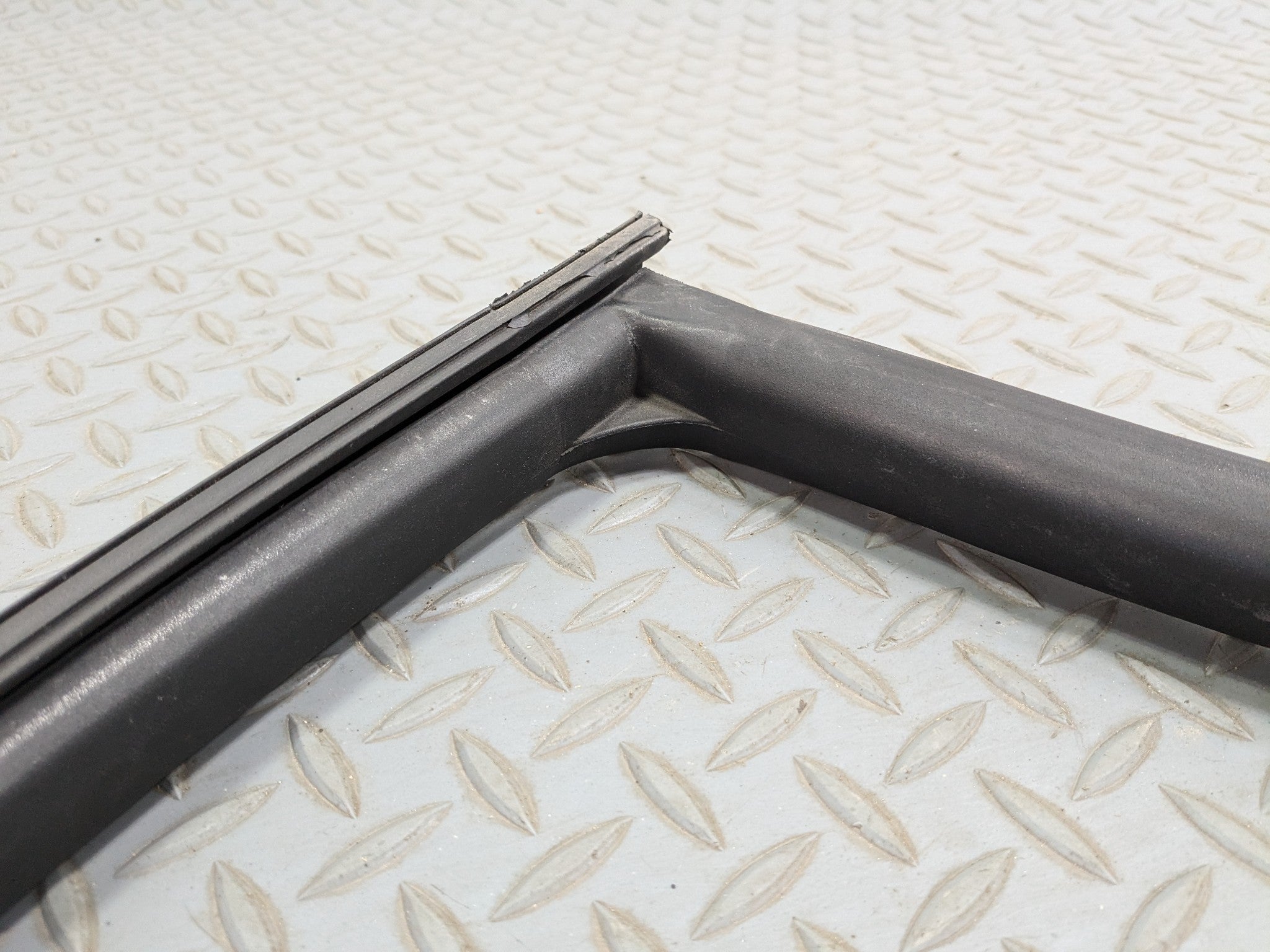 2010 - 2013 OEM MINI COOPER FRONT LEFT SIDE DOOR SEAL WEATHER STRIPPING RUBBER